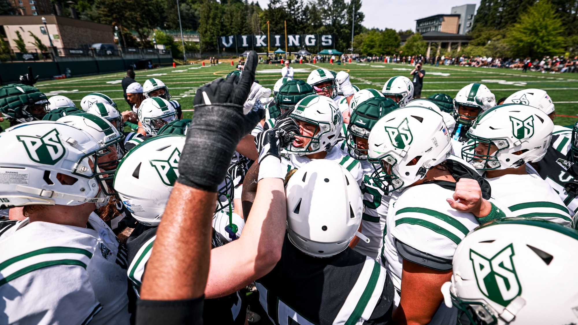Viking team prepares for the start of the spring football game