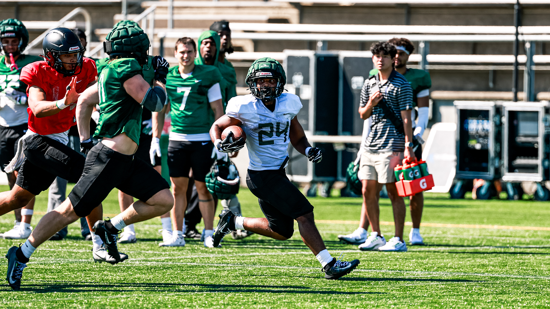 Portland State football player Delon Thompson rushes for over 100 yards at the team's first fall scrimmage.
