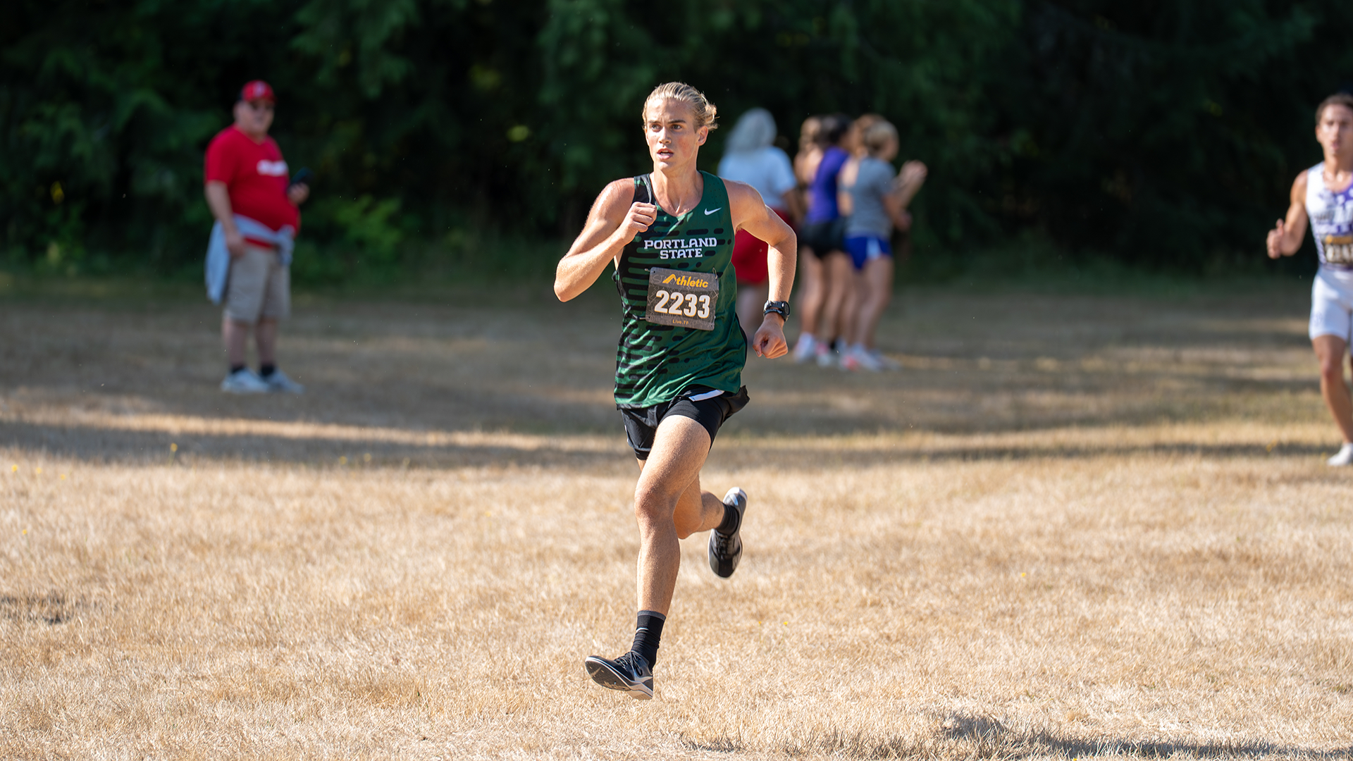 Portland State cross country runner Ari Smith races at Lewis & Clark Meet
