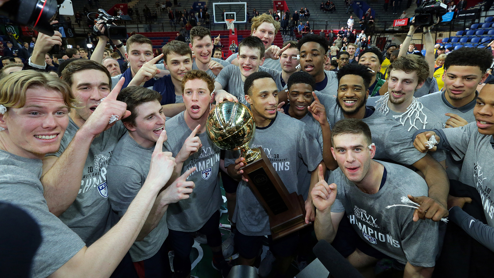 men's basketball celebrates 2018 Ivy League Tournament title