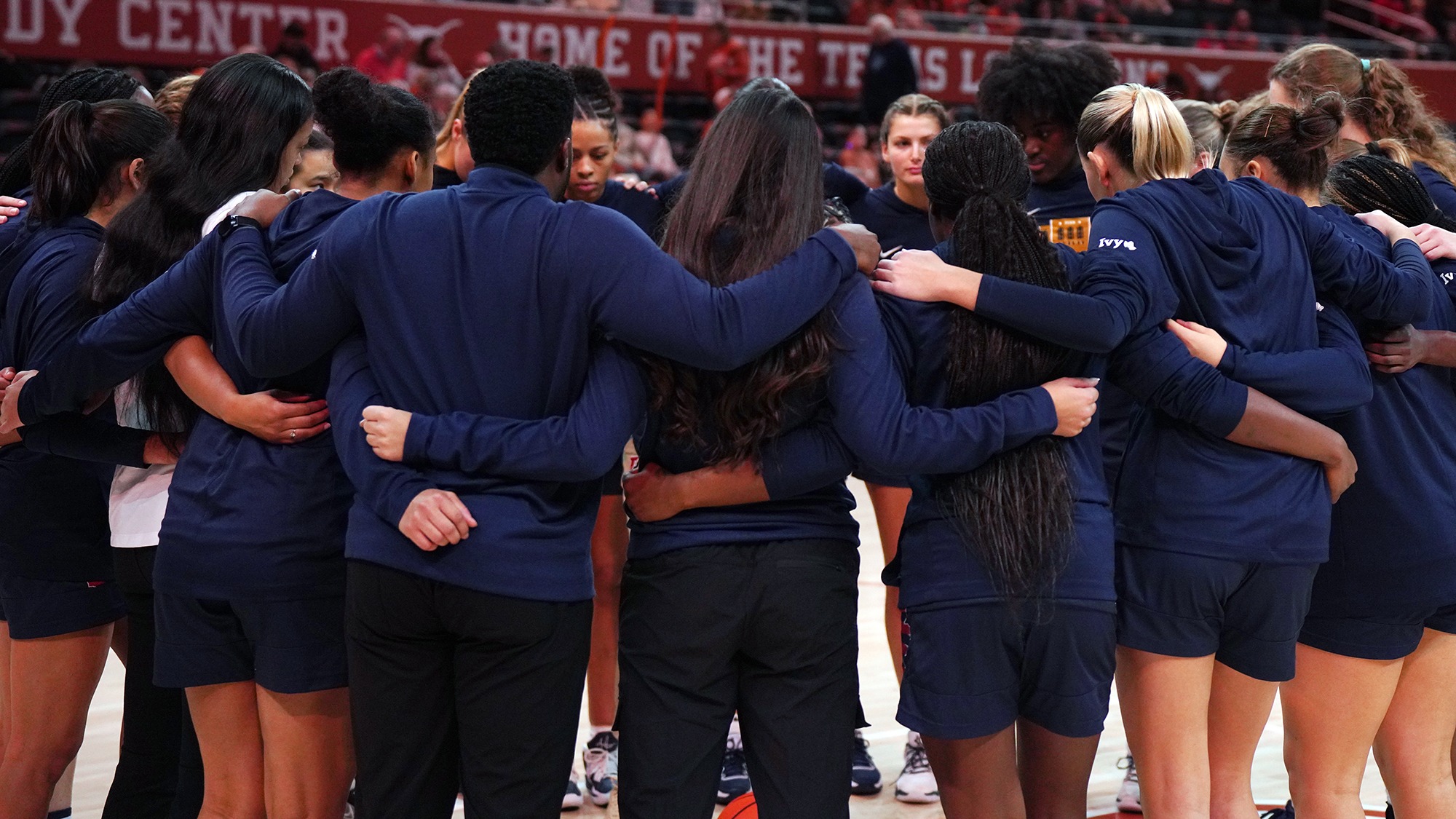 WBB huddle at Texas 11-30-2025