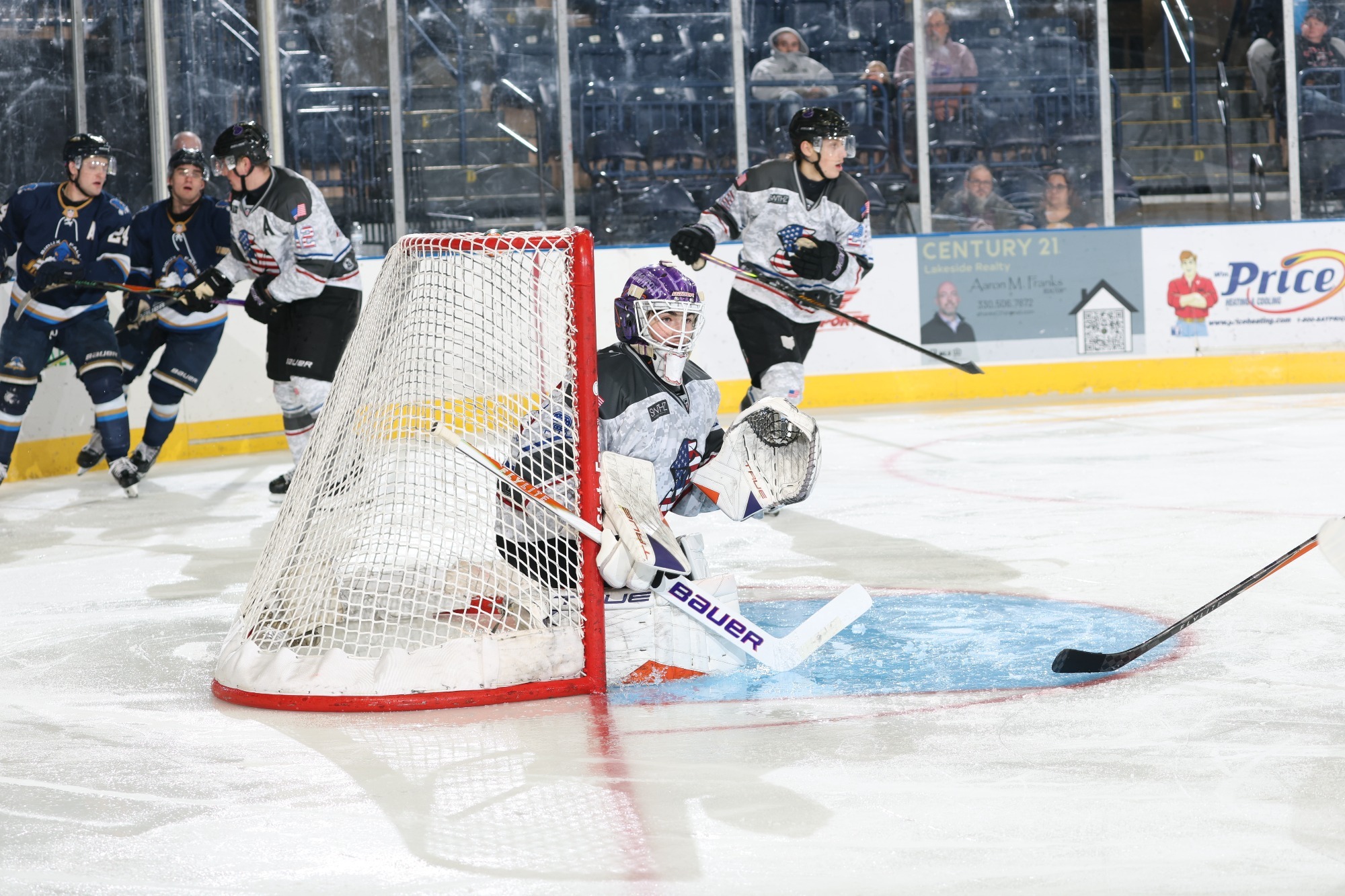 OWEN LEPAK PREPARES TO MAKE A SAVE AGAINST THE SIOUX FALLS STAMPEDE