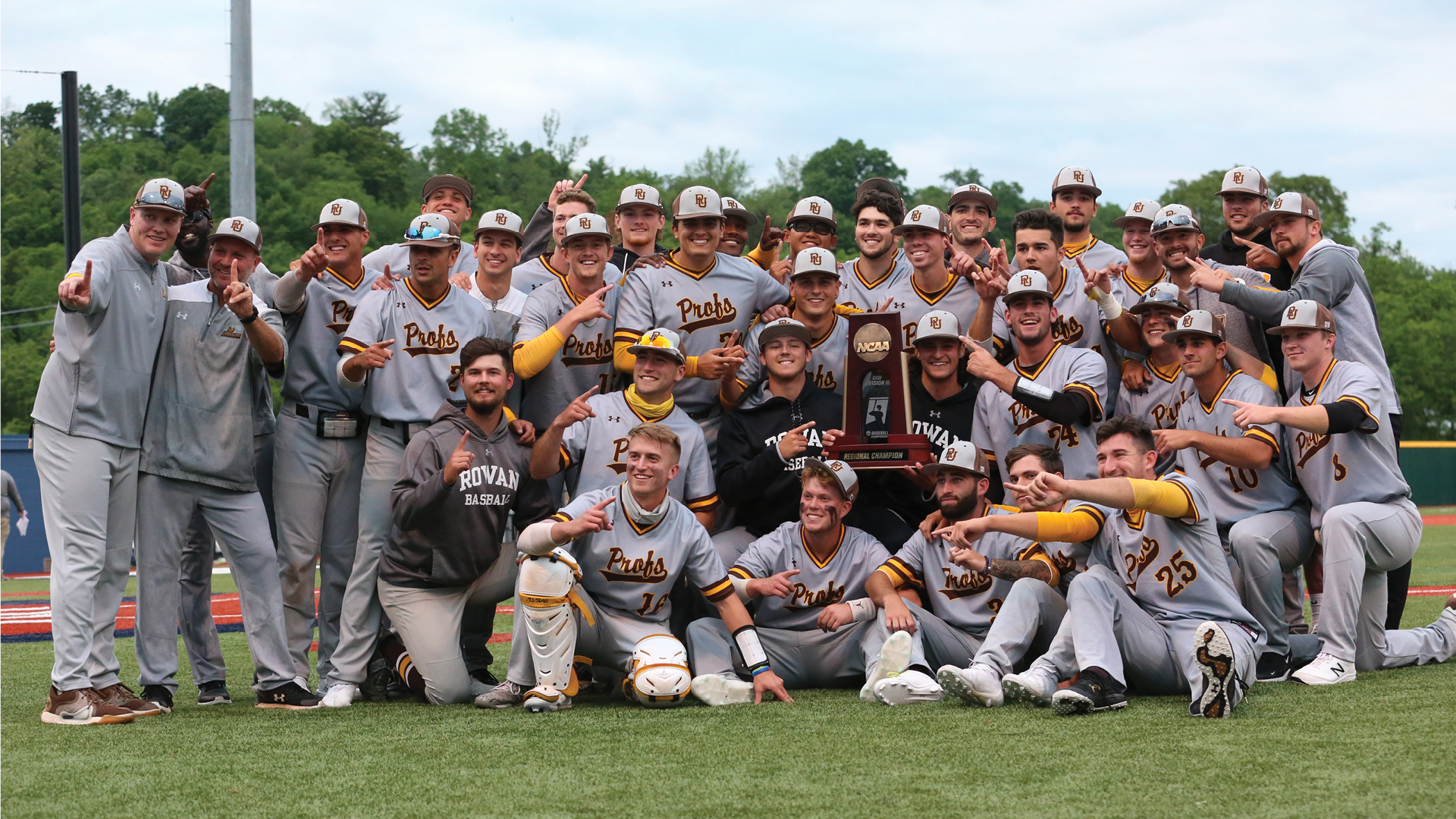 2021NCAA_Rowan_Trophy