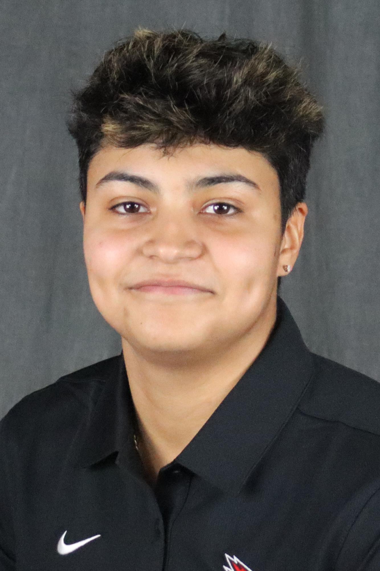 Mia Valle Headshot