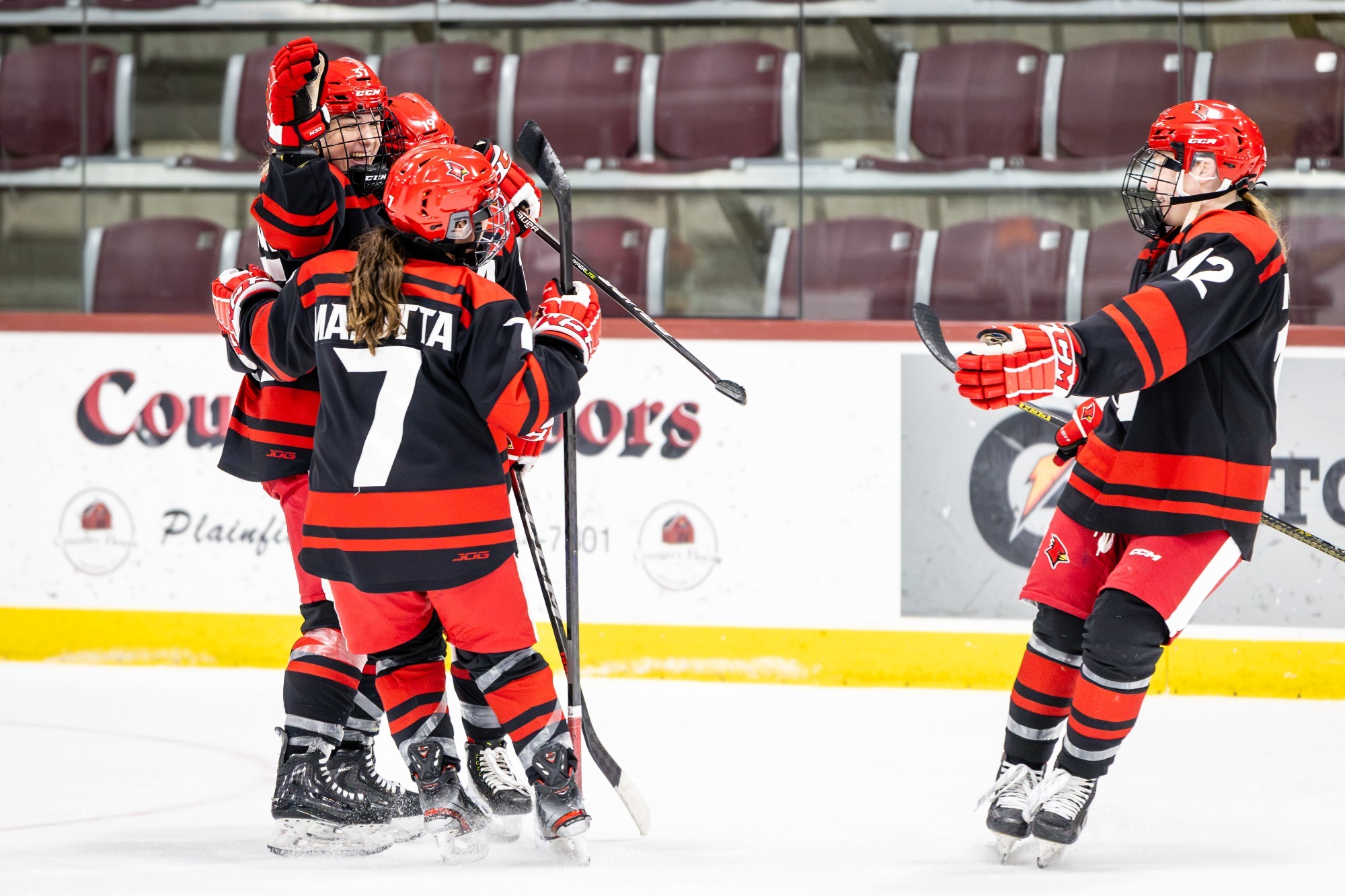 Pazmandi's GameWinner Lifts Women's Ice Hockey to Norwich EastWest