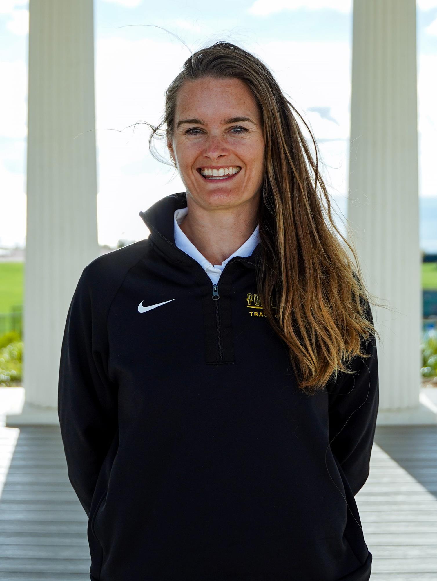 Holly head shot 2021