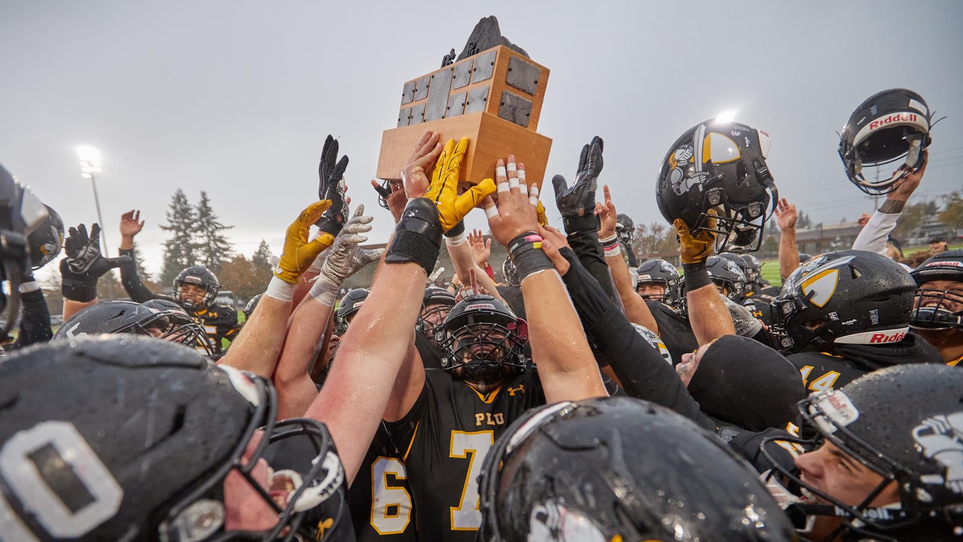 Five Lutes Named to Hampshire Honor Society Pacific Lutheran