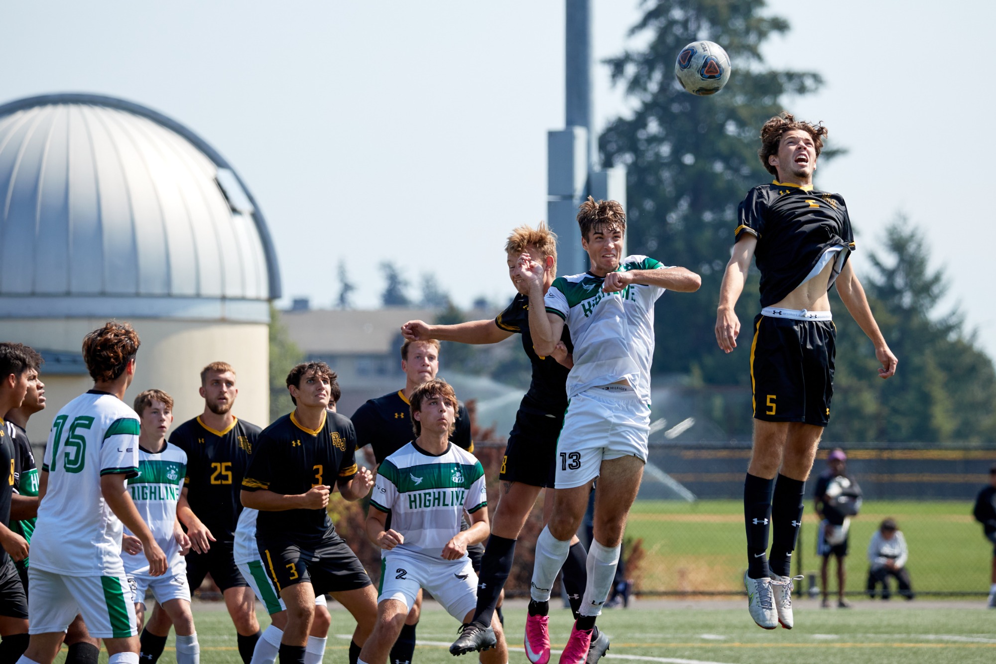 Lutes dominate Tbirds in season opener Pacific Lutheran University