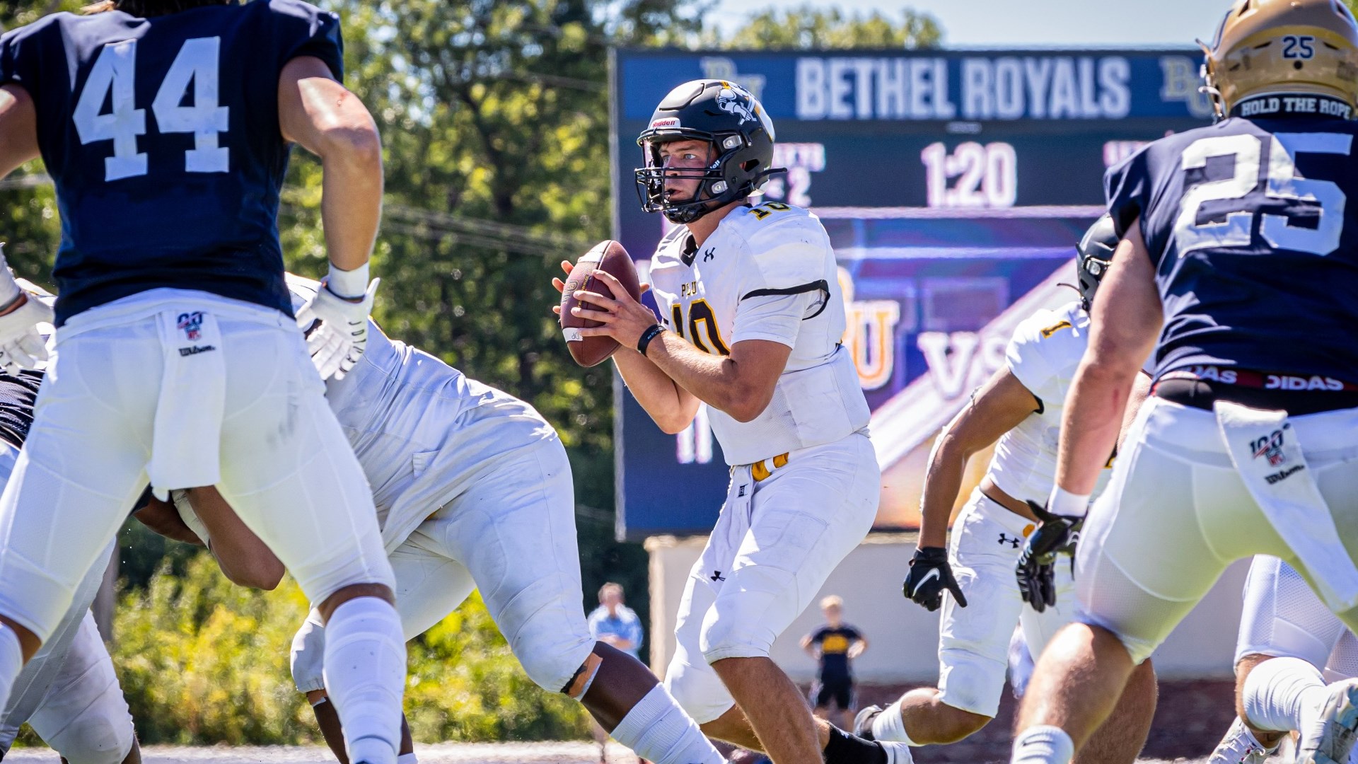 Bainter Tallies 6 TDs as Lutes Hammer Leopards 410 Pacific Lutheran