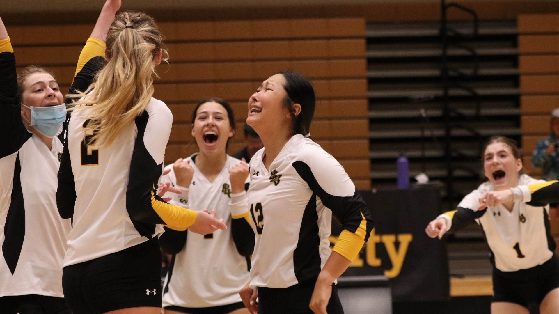 Volleyball Pummels Pios, 30 Pacific Lutheran University Athletics