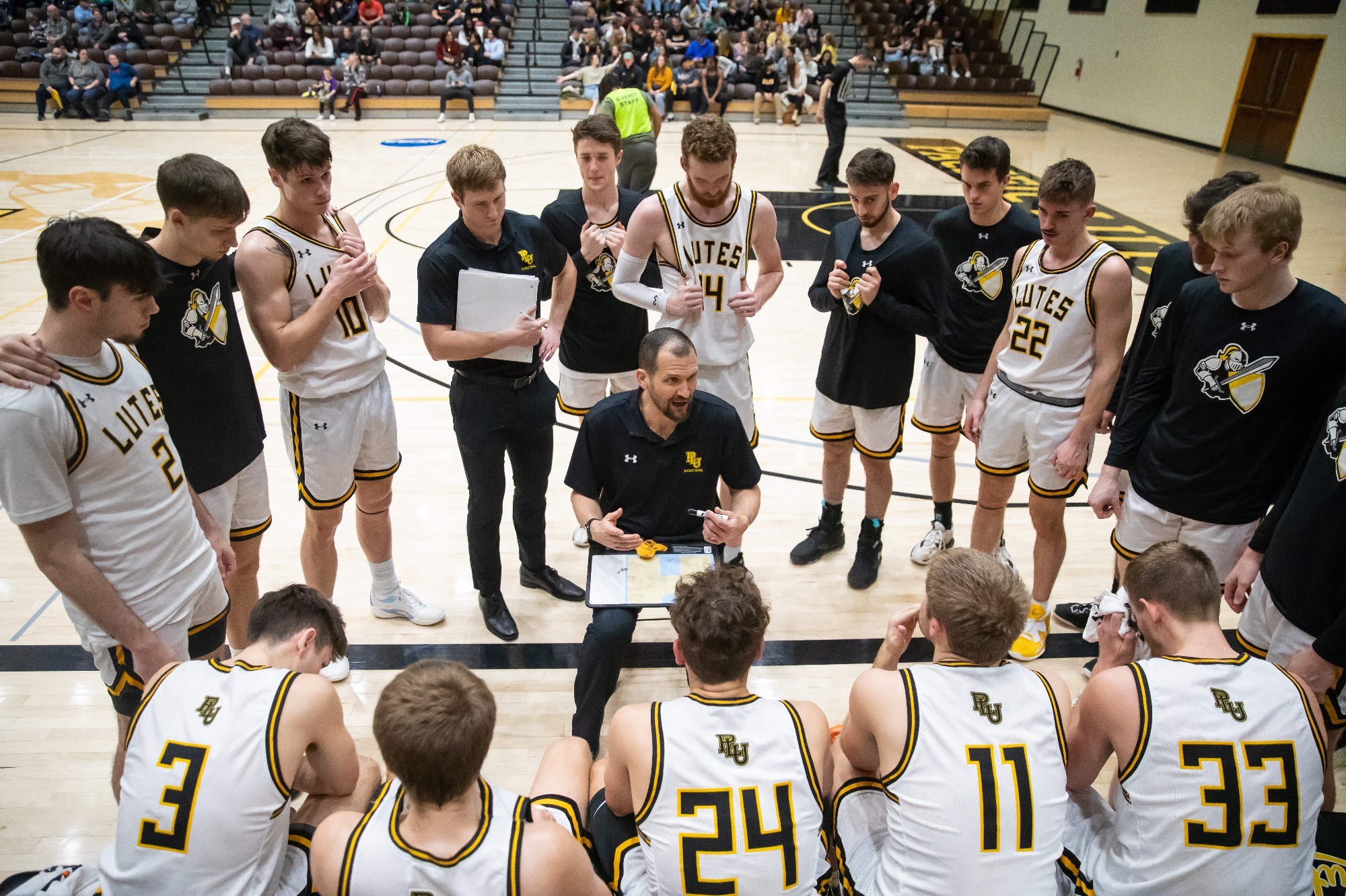 Bruins Bite Lutes on Last Second Bucket, 8280 Pacific Lutheran University Athletics