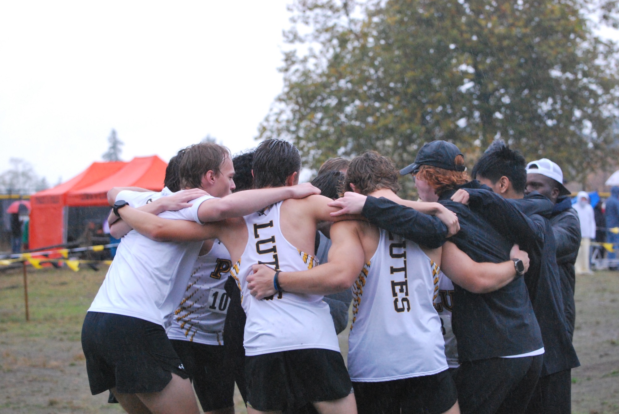 men's xc huddle prior to NWC 8K race