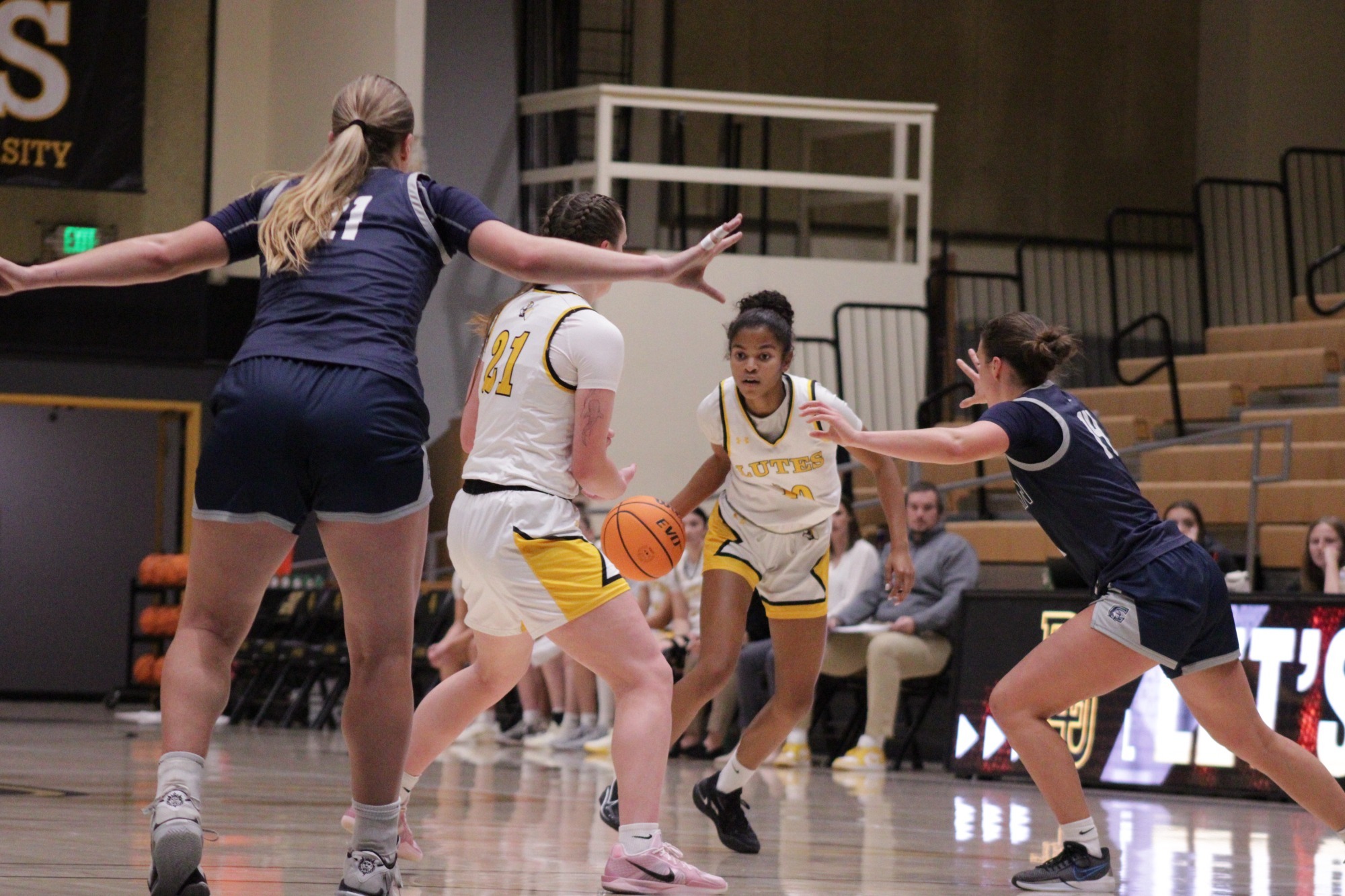 Lilli Williams dribbles.