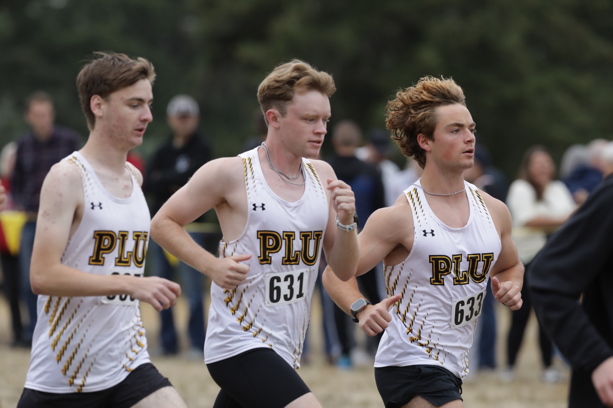 Group of Lutes running at the PLU Invite 2026