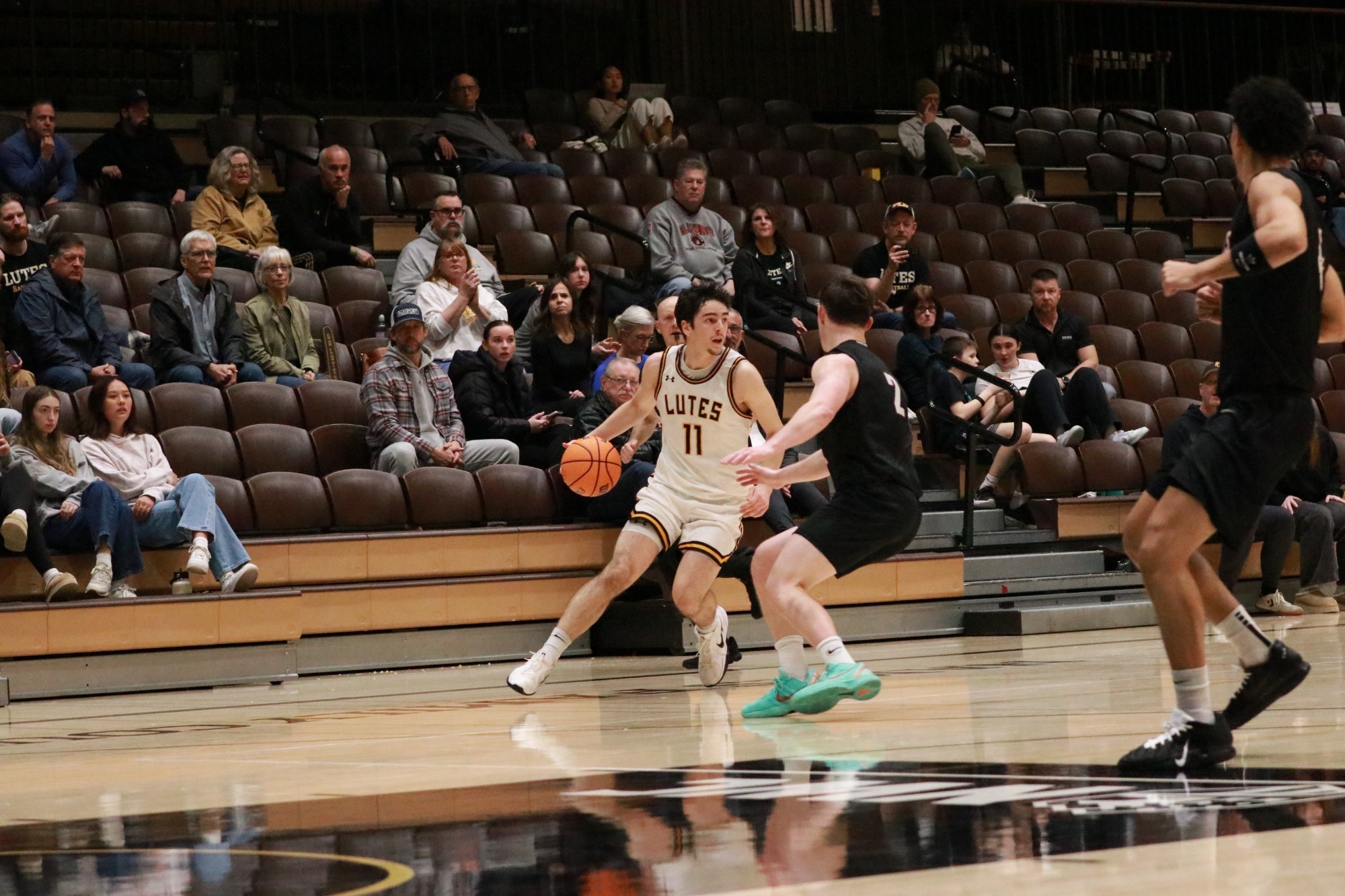 Ben Tellez handiling the ball