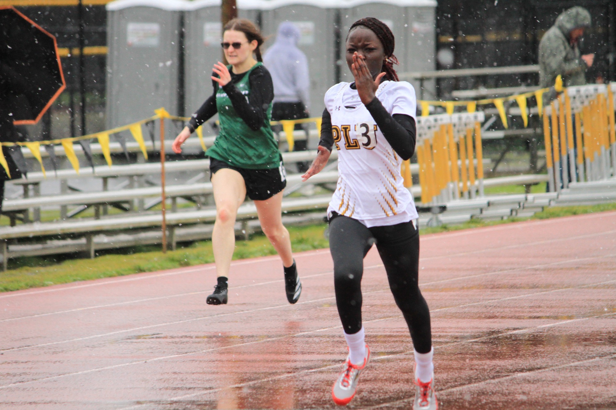 D'Yhana Clemons running the 100 at PLU Open
