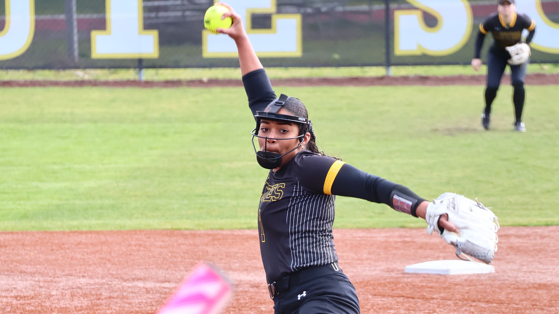 Mayia Anderson pitching vs WPU