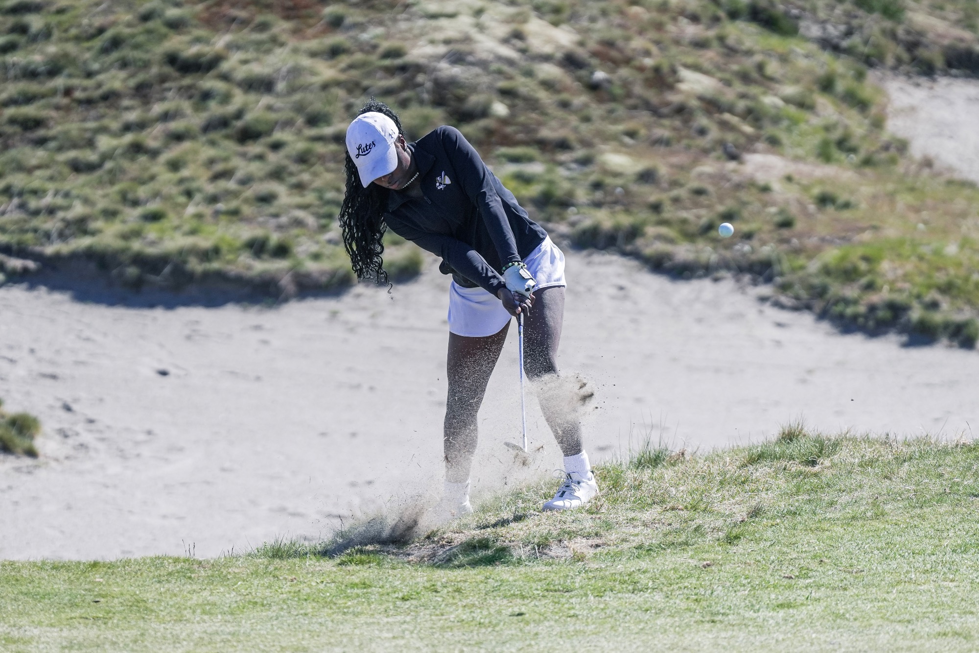 Jayda Thomas shooting out of the sand at Chambers Bay