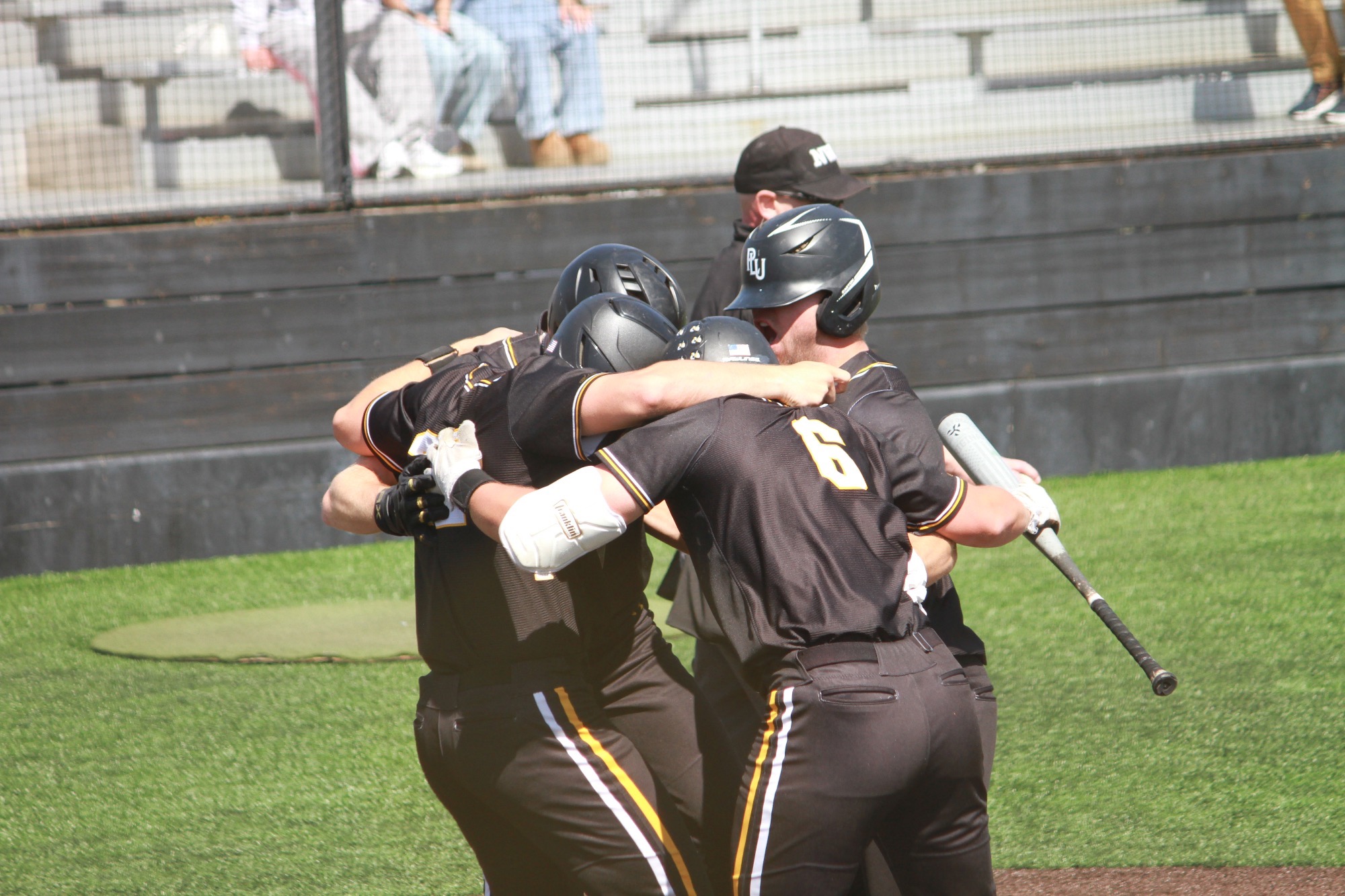 team huddle versus Whitworth