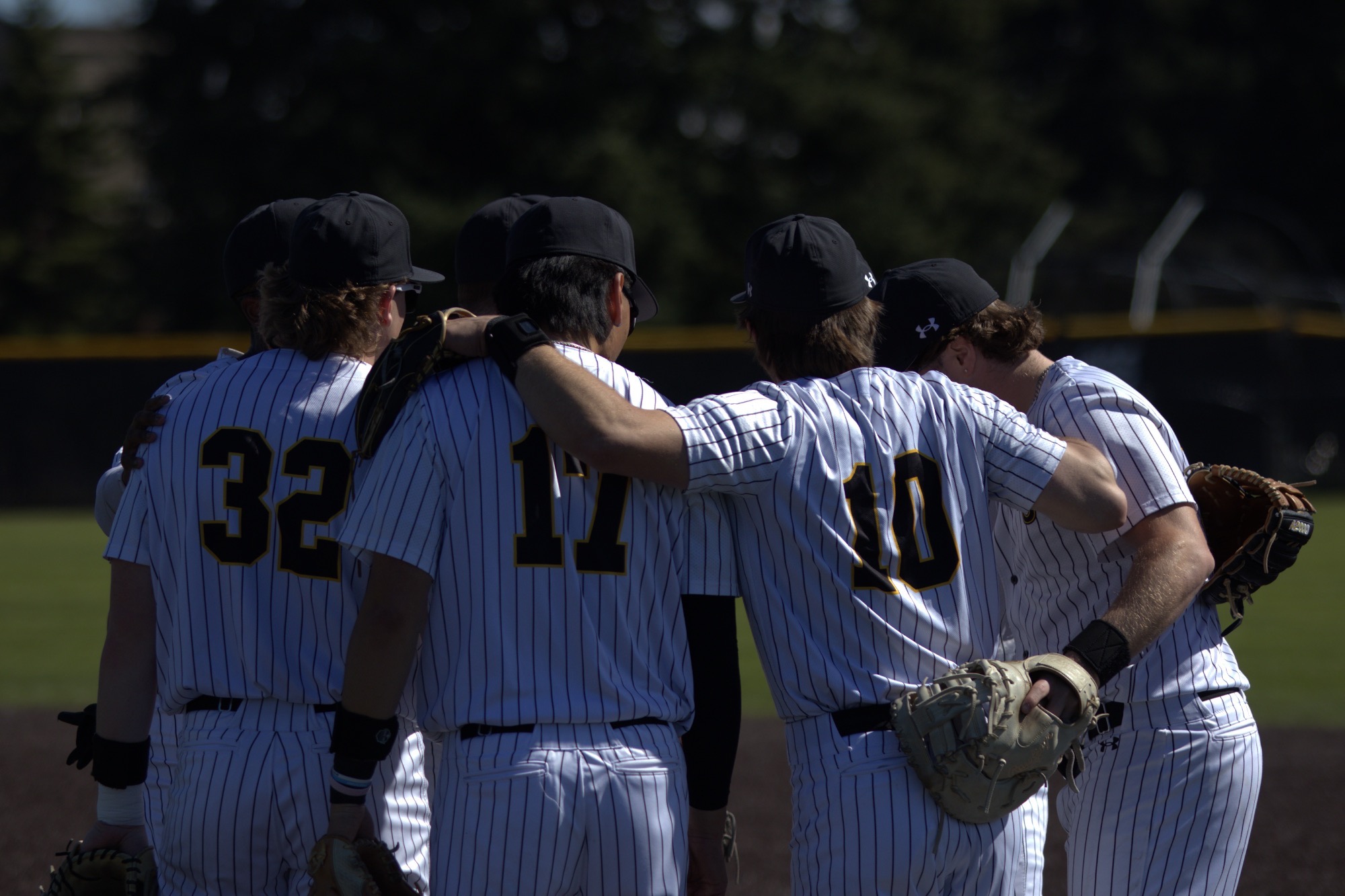 team huddle versus Willamette