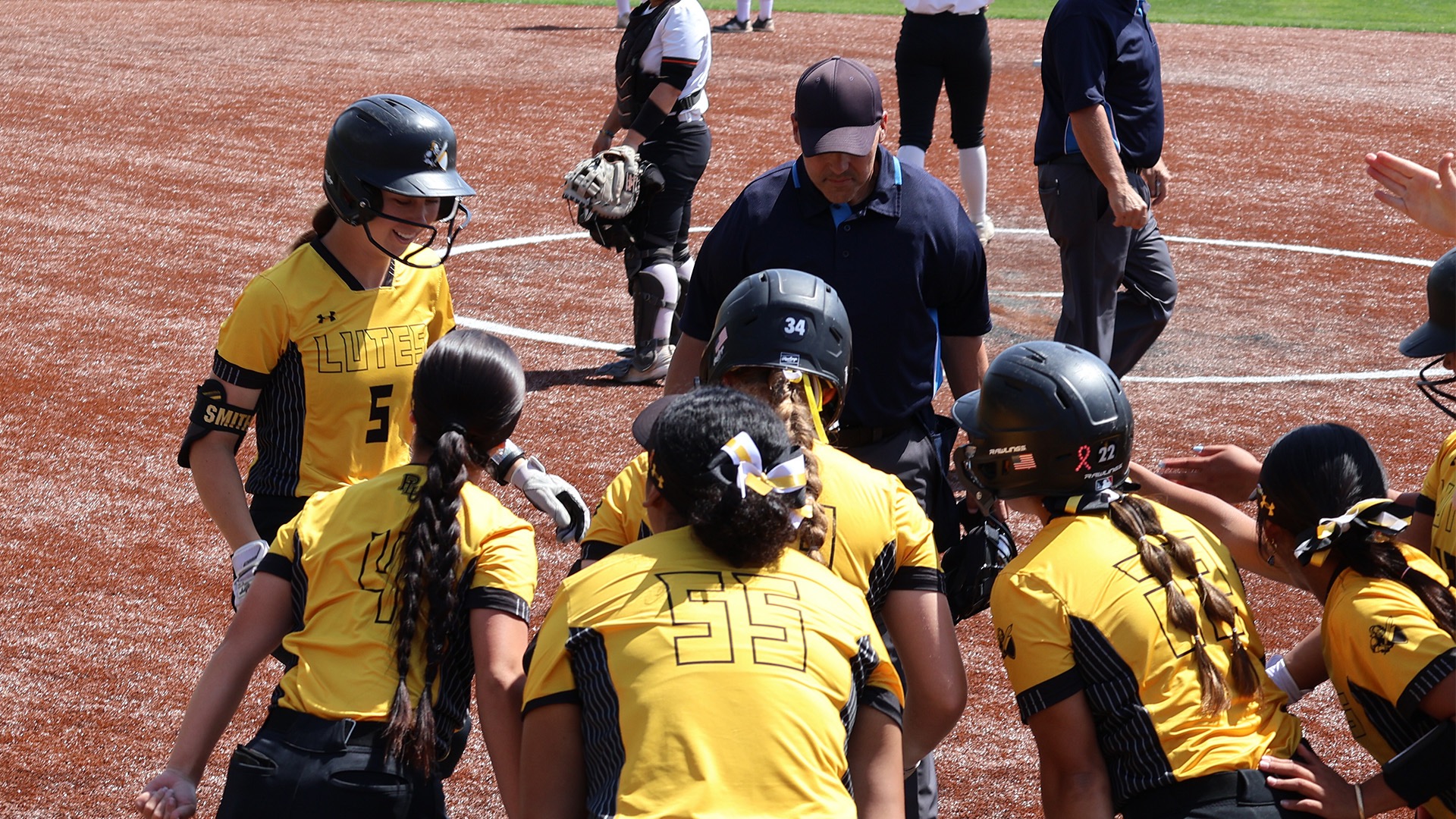 Zoe Smithson hits go-ahead two run home run vs Lewis & Clark