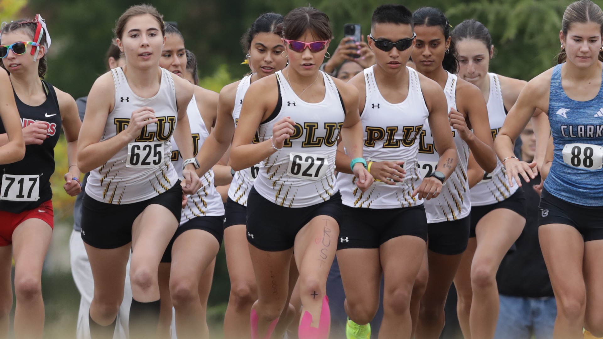 Pau women's cross country team starts 6K race at PLU Invite