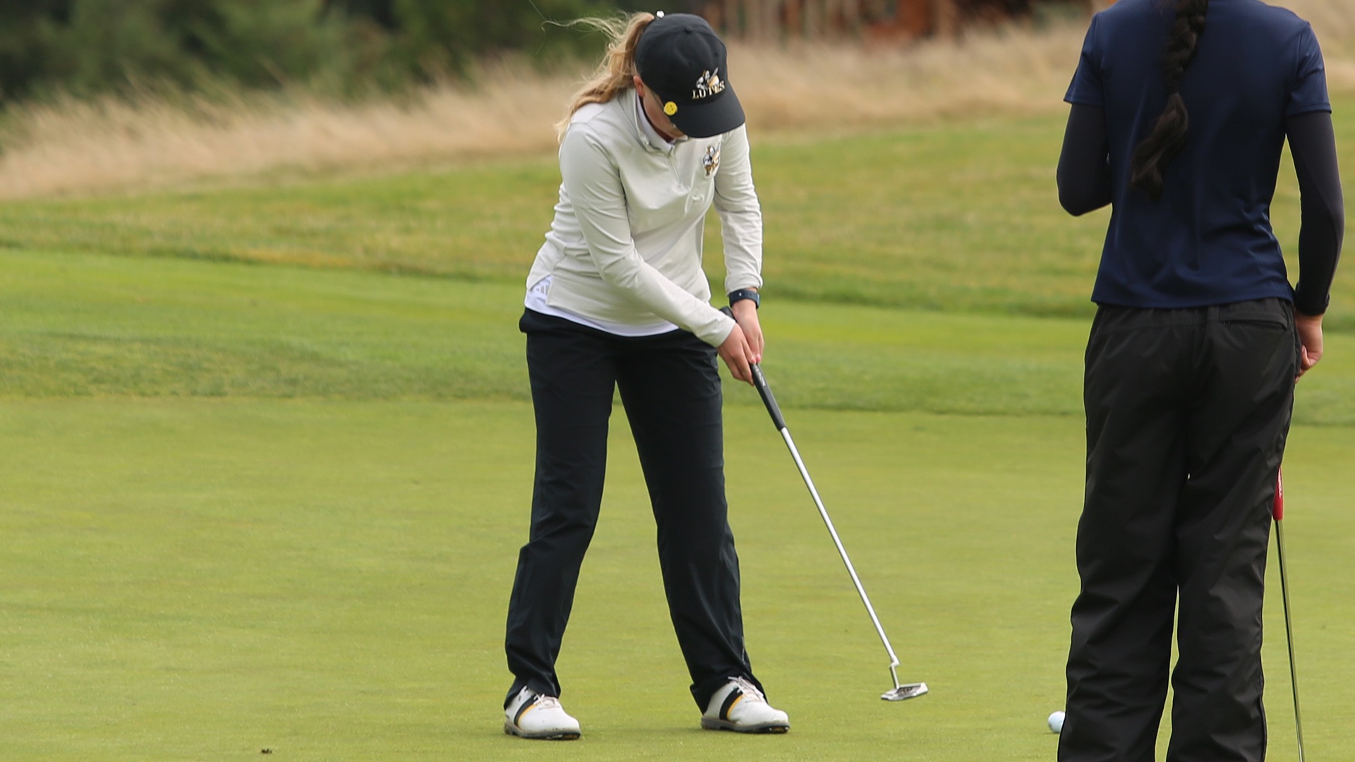 Kathleen Pullin putting at PLU Invite
