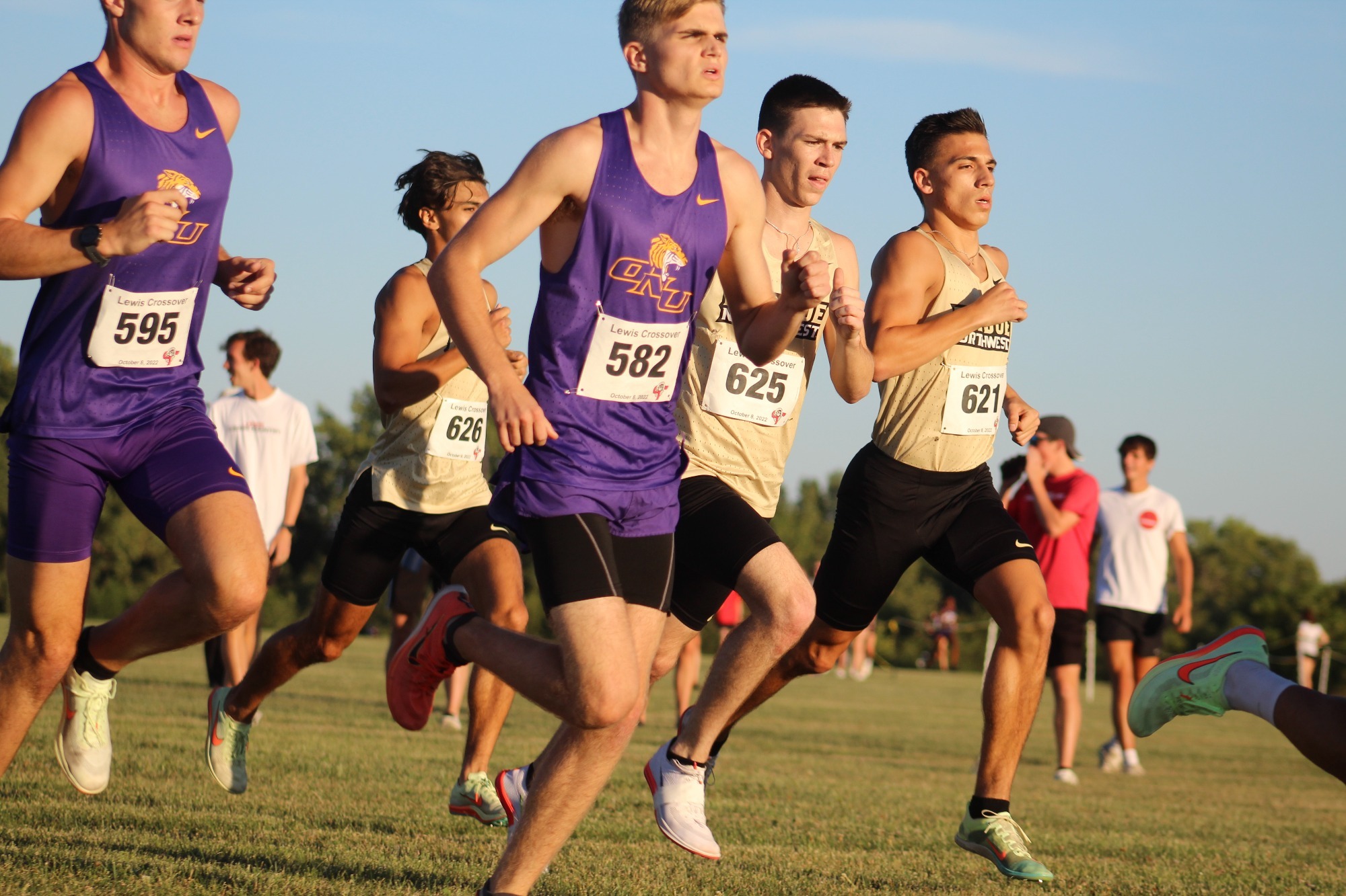 Men's Cross Country Opens Up Season At The Flyer/Flames Challenge