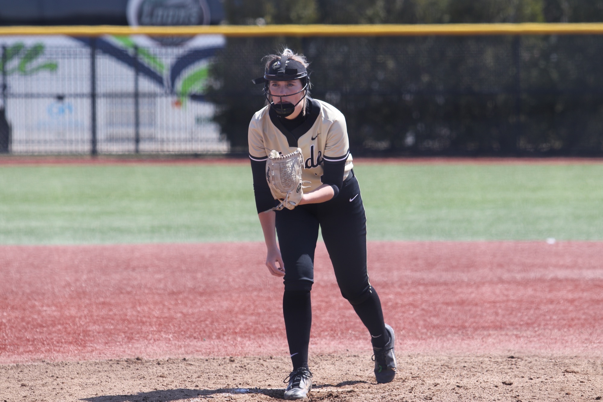 Softball splits GLIAC home opener vs. Saginaw Valley State, hits walk