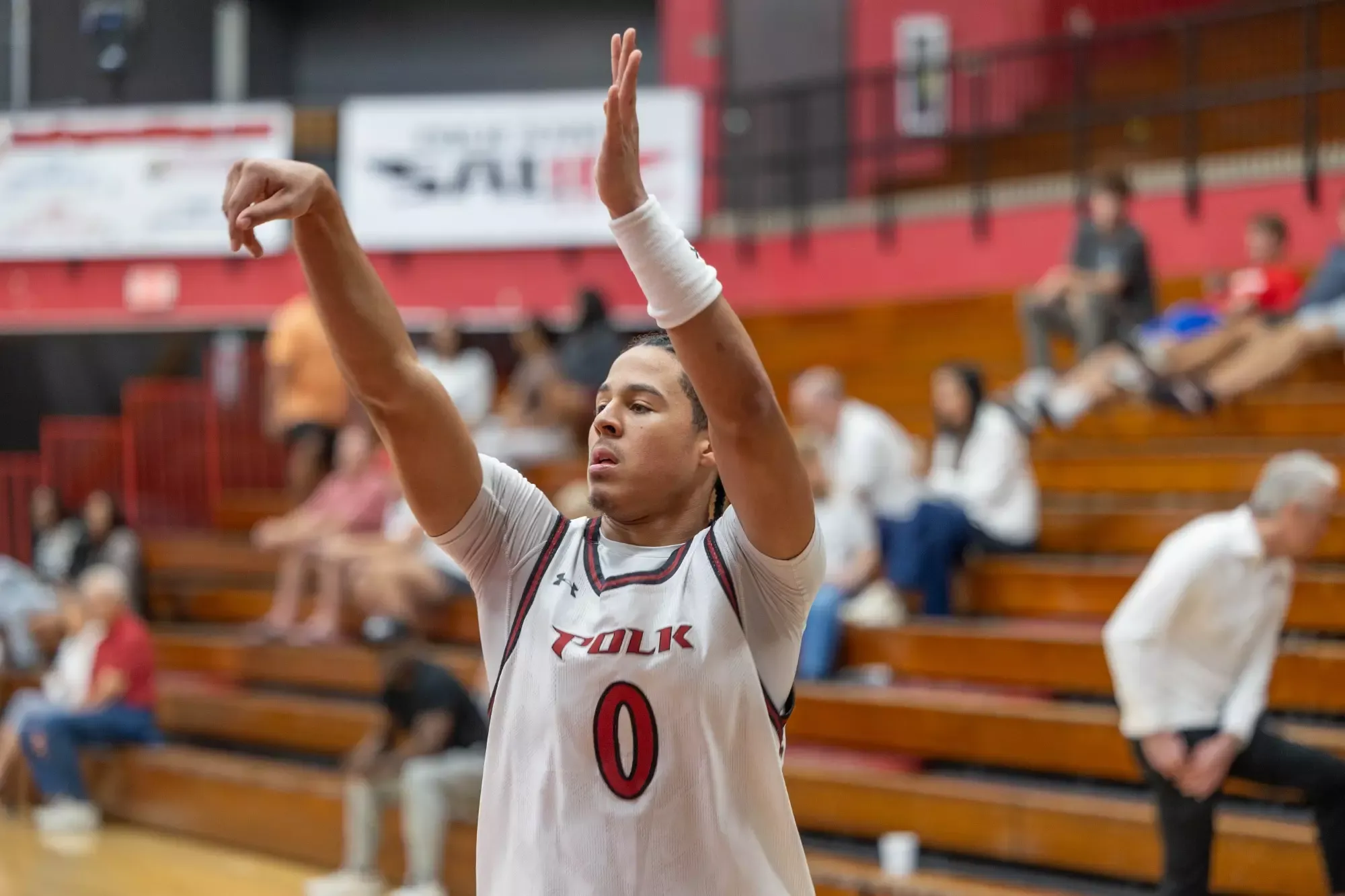 Valdez shoots from deep