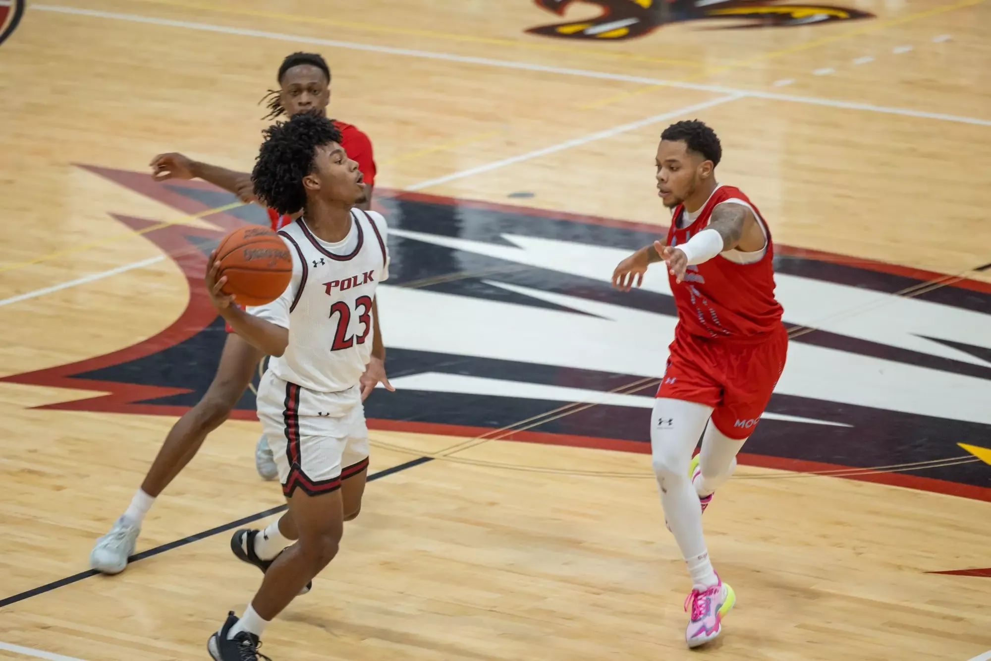 Pitts makes a pass from midcourt