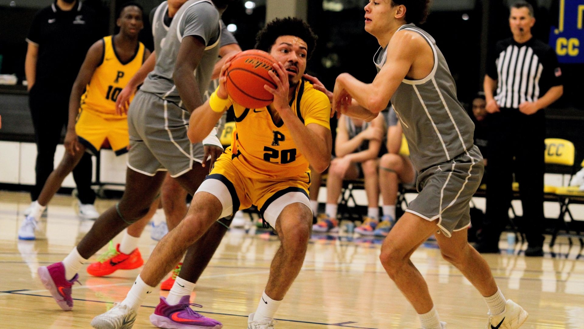 Vashon Hardges Drives the Lane