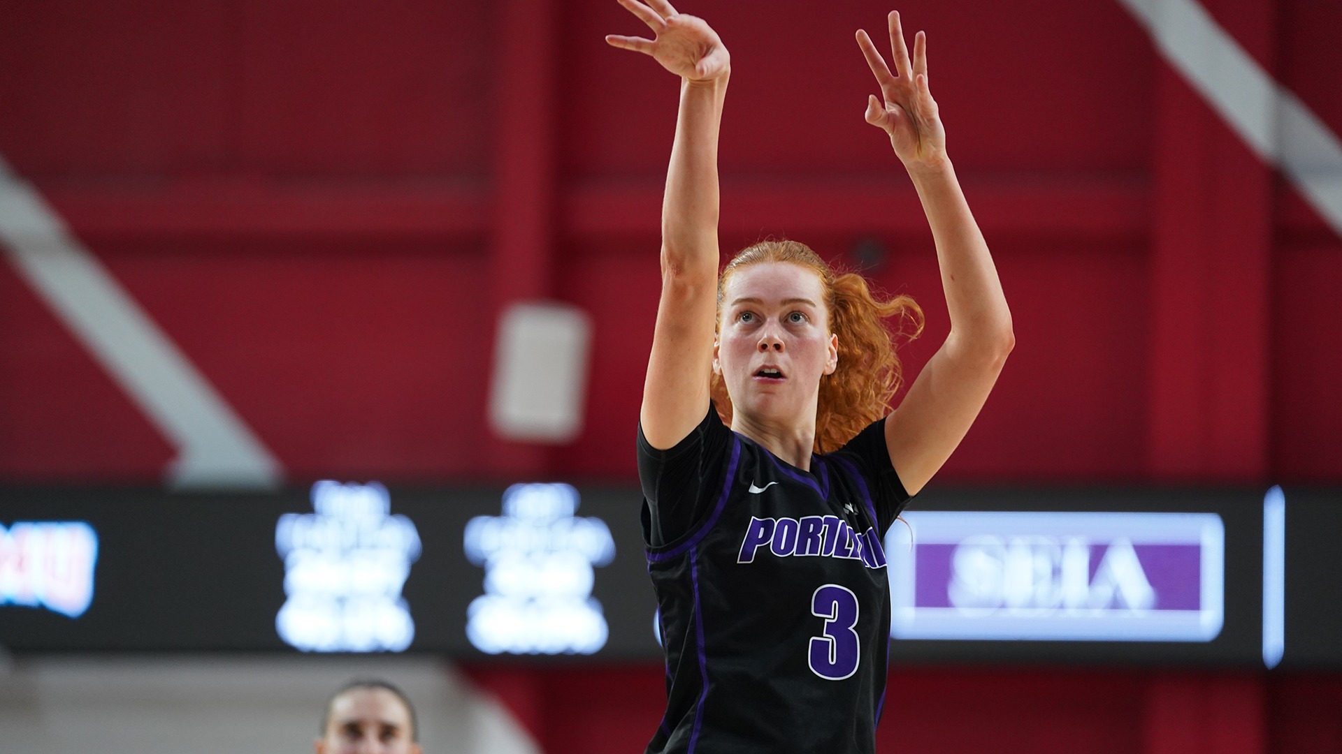 Florence Dallow at the line against LMU.