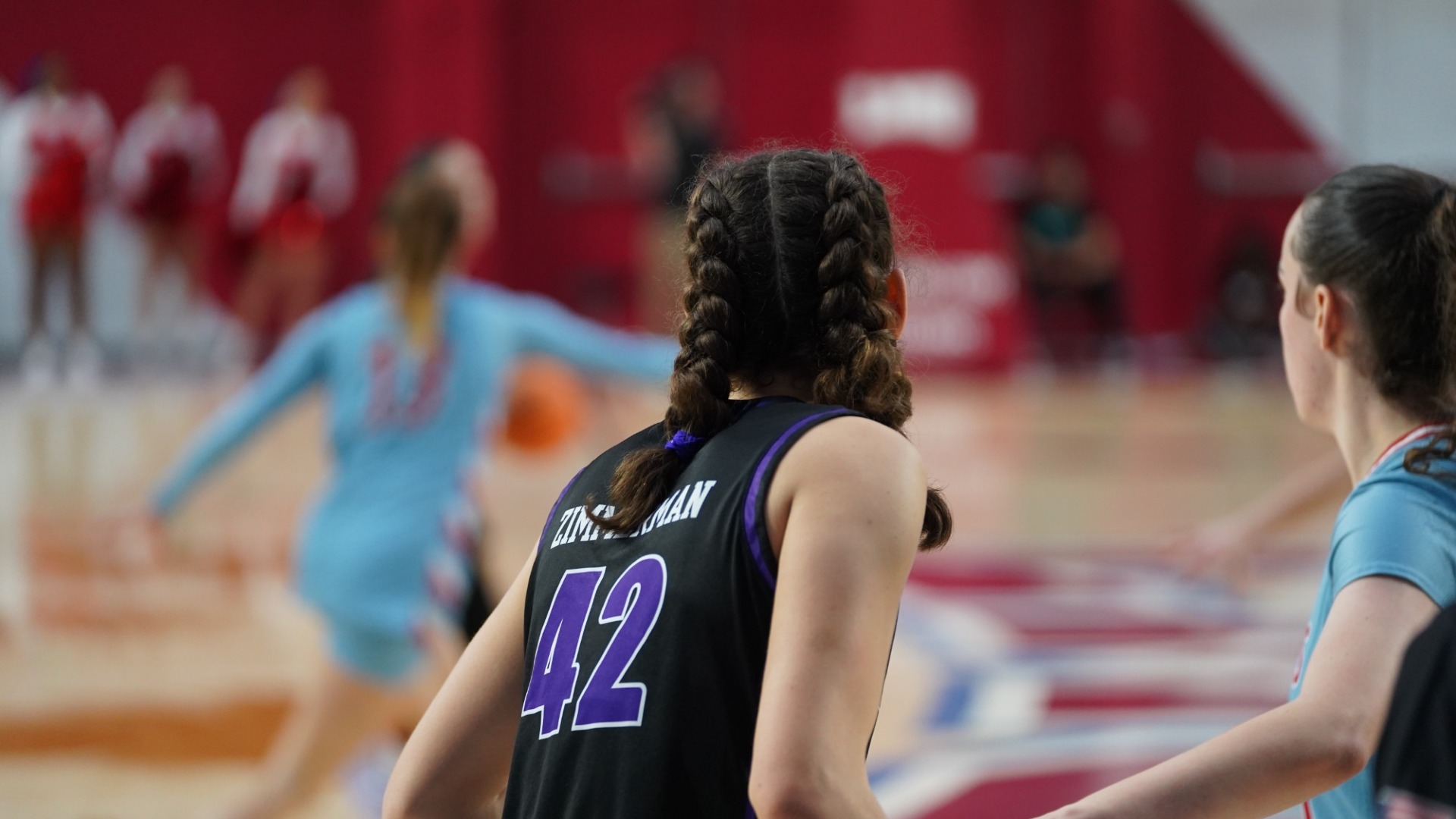 Ella Zimmerman gets ready in the post against LMU.