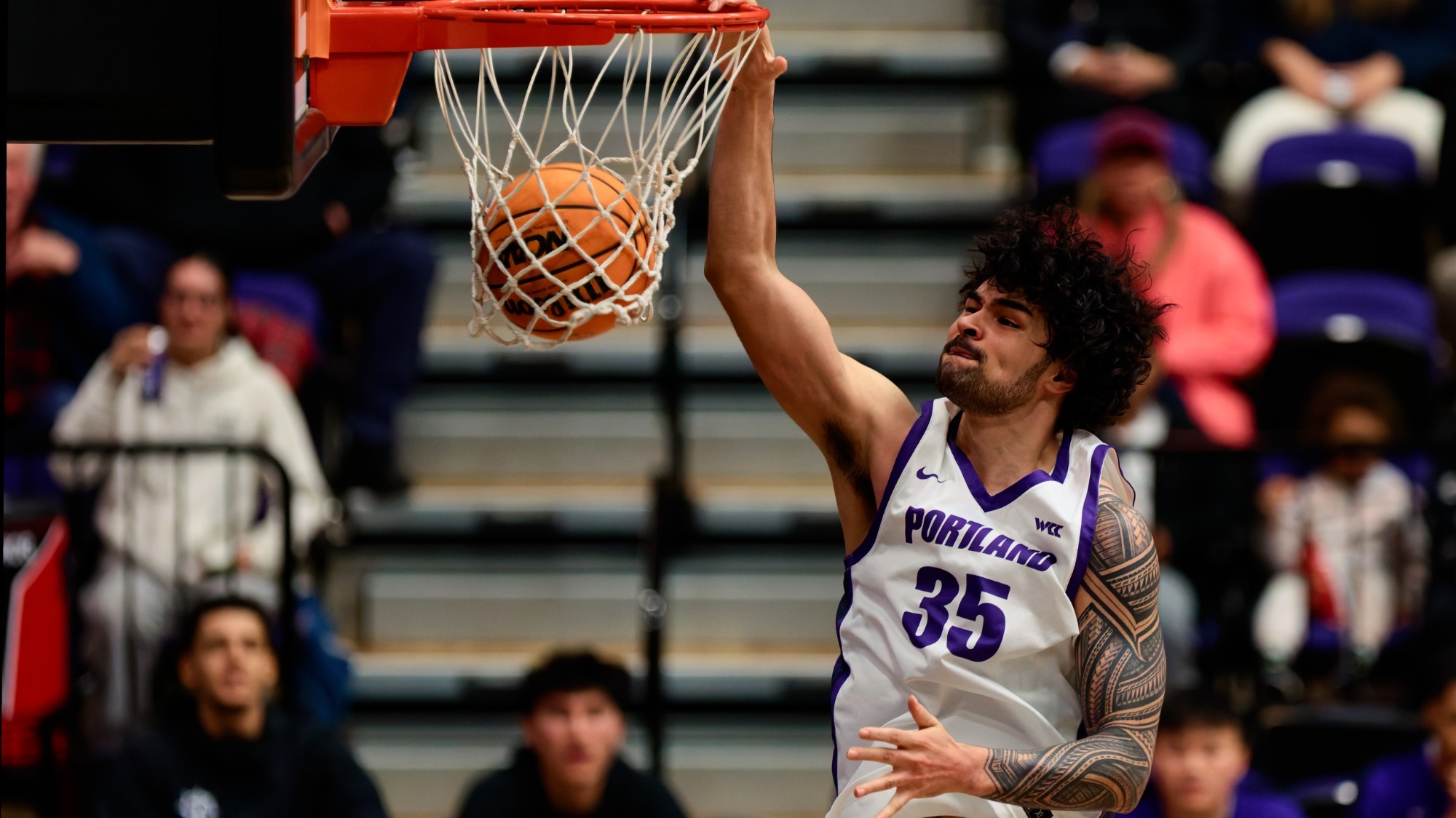 Cameron Williams dunks in a home game versus Santa-Clara.