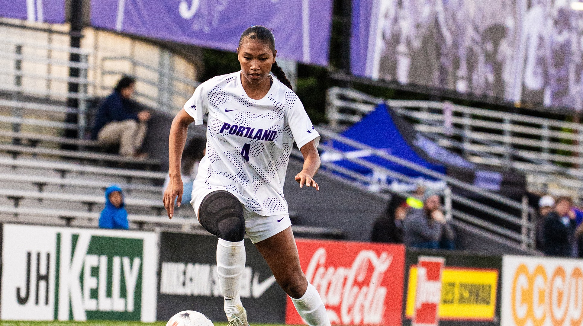 Hailey Bagby dribbles the ball down the field.