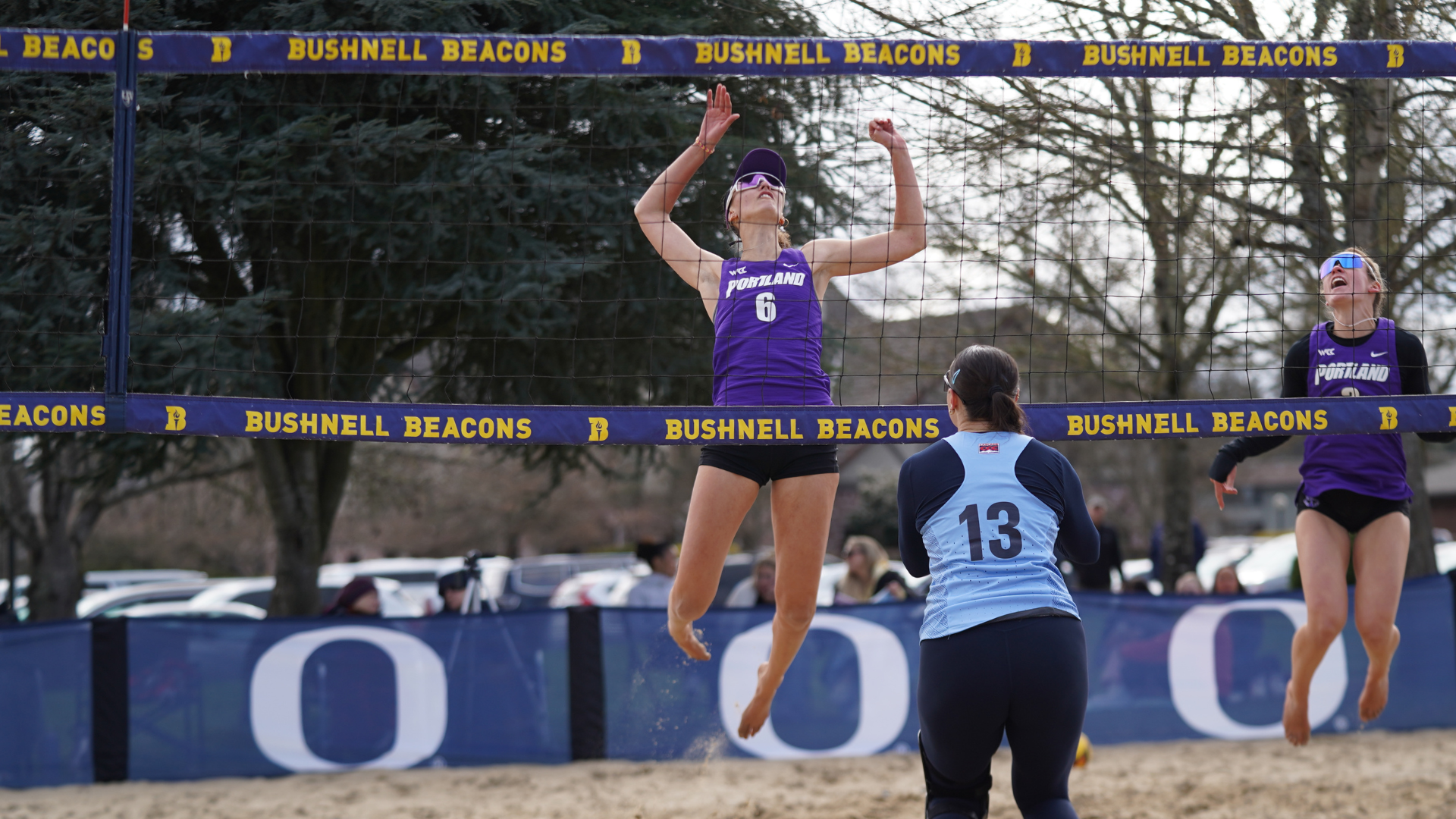 Sarah Incitti attacking the net