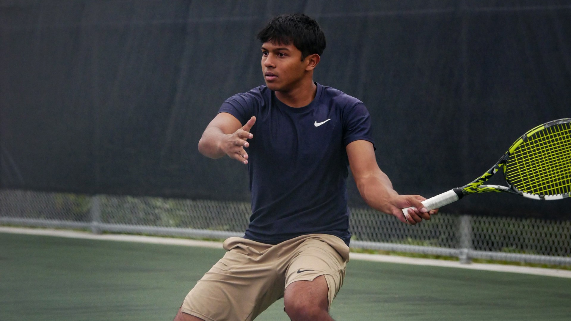 Portland 2026 recruit Arham Mefta hits a forehand.