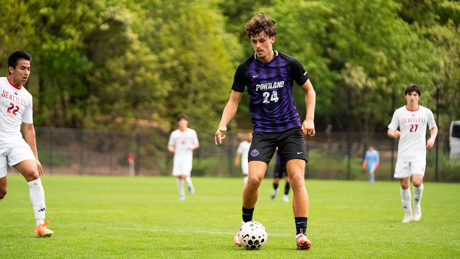 Oskar Kaufmann navigates the midfield in a spring game against Seattle U.