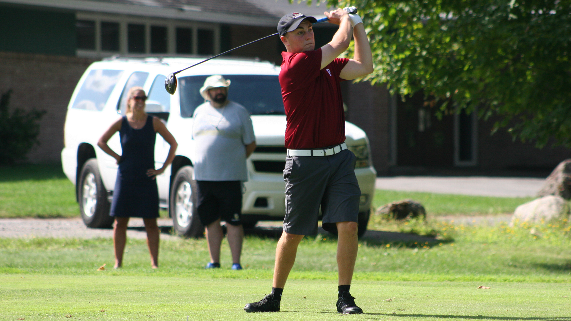 A Bears golfer tees off at the 2018 Bears Invite on 9/4.