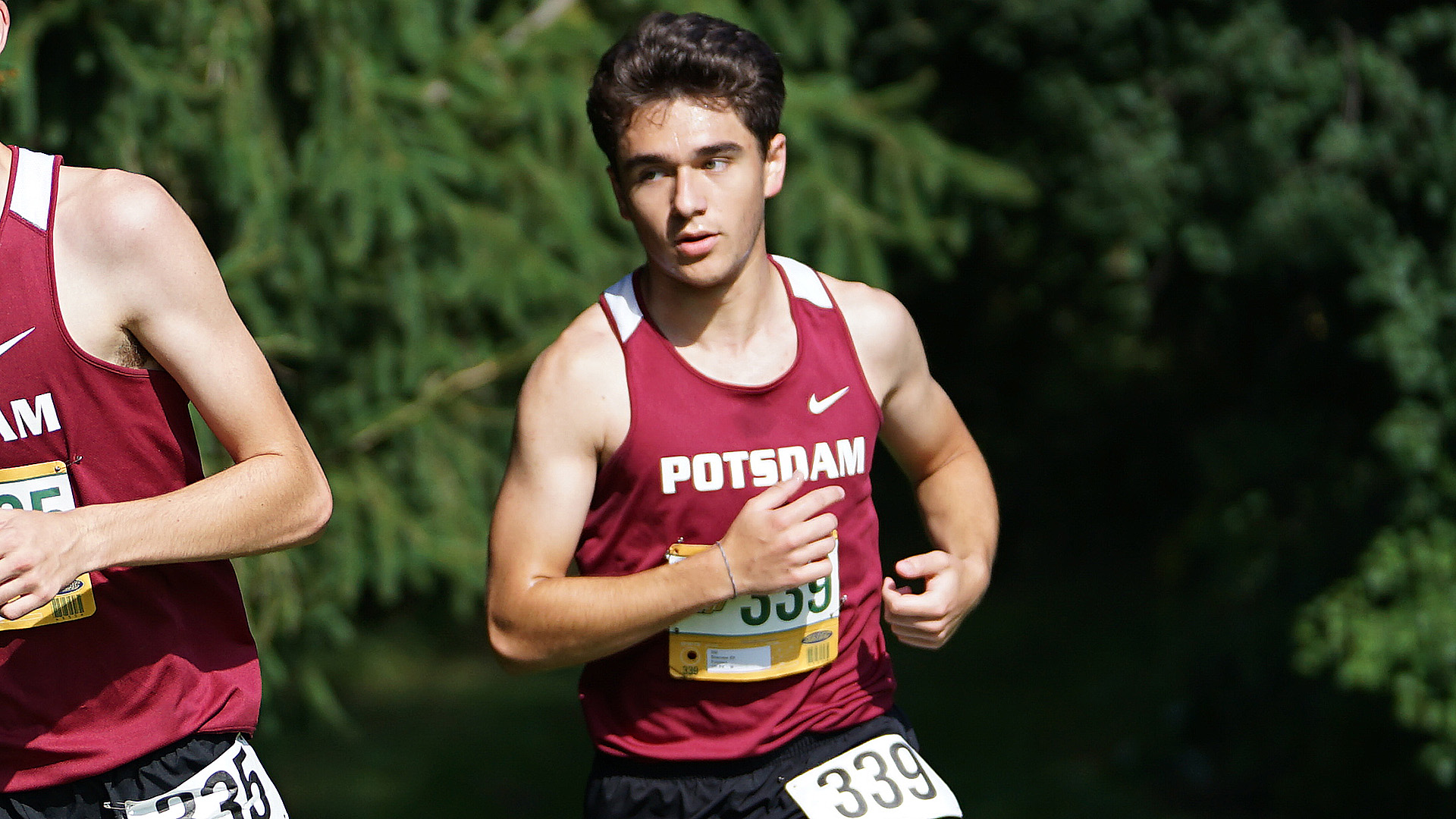 Eli Siracusa runs at Oswego in September 2022.