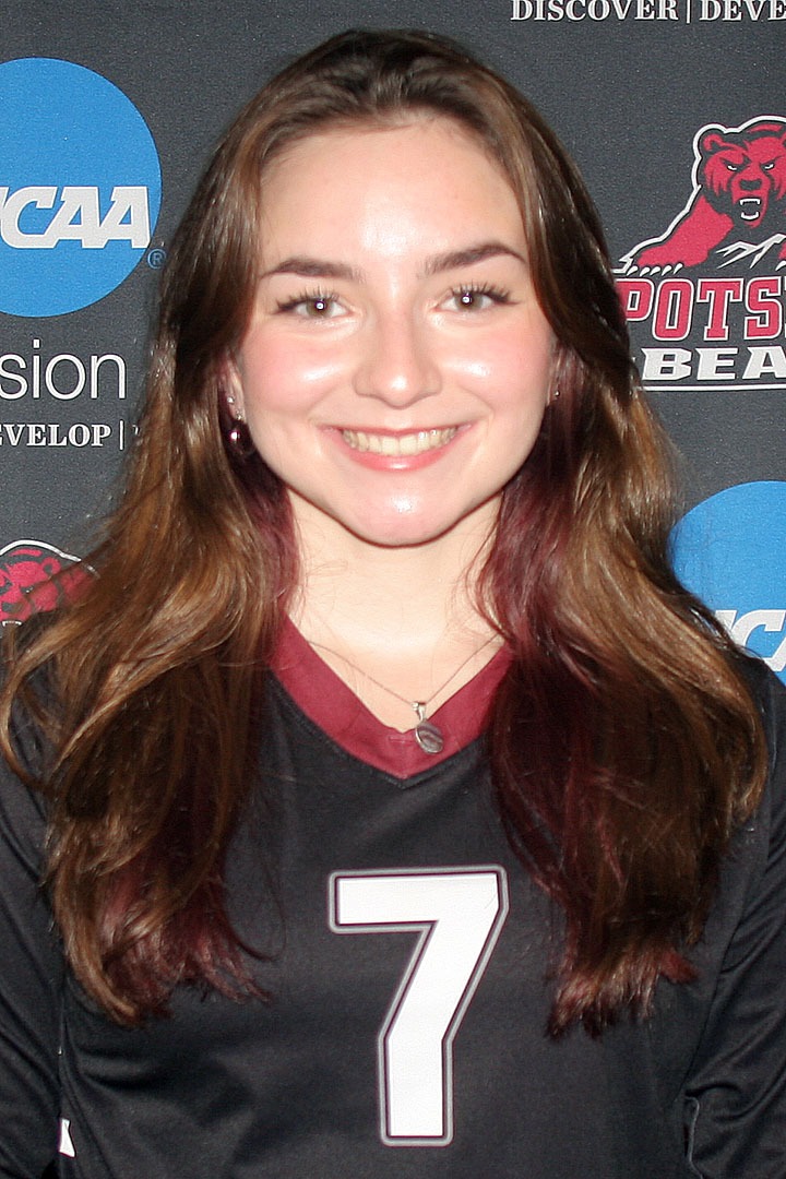 Sophia Layer 2023 head shot.