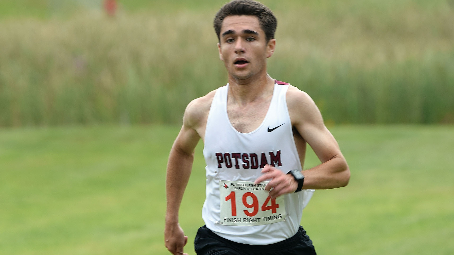 Eli Siracusa runs at Plattsburgh on 8/31/24.