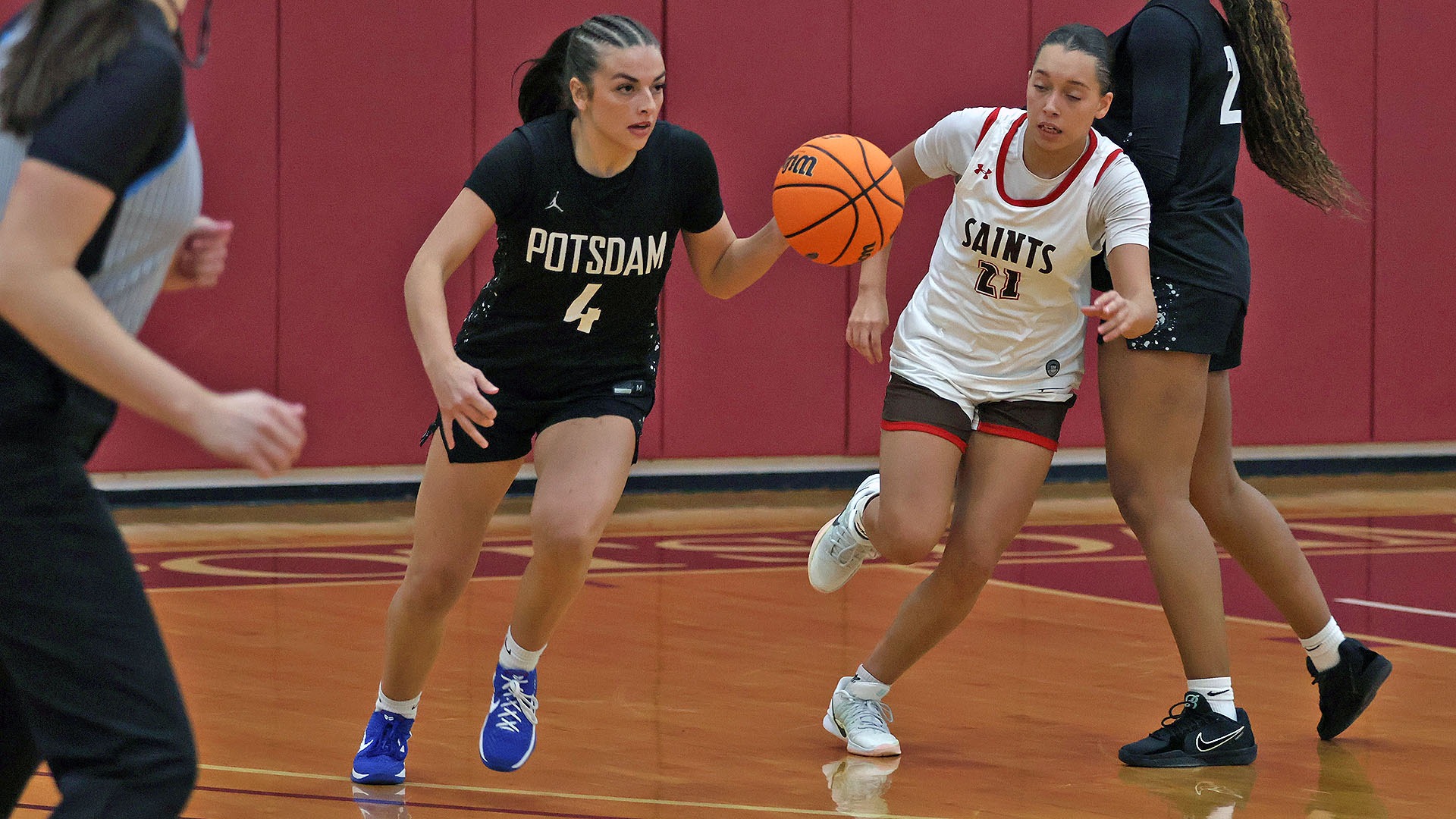 Lucie Scarpine moved the ball up the court against SLU on 11/8/25.
