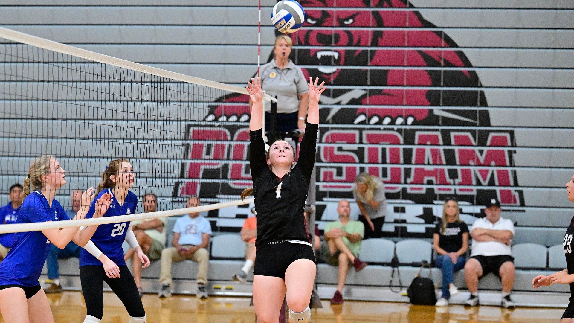Sophia Layer sets the ball against Hilbert on 9/12/25.