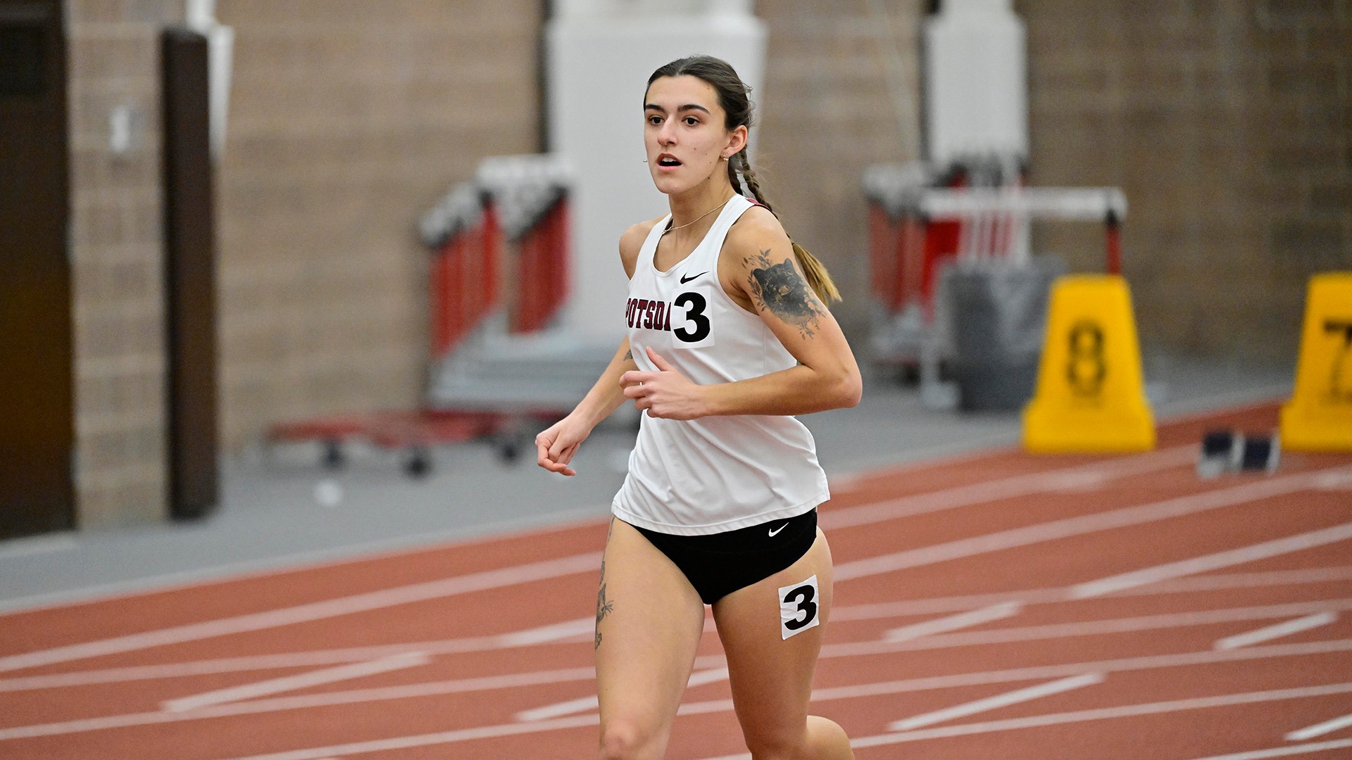 Makayla Farmer runs at SLU on 12/5/25.