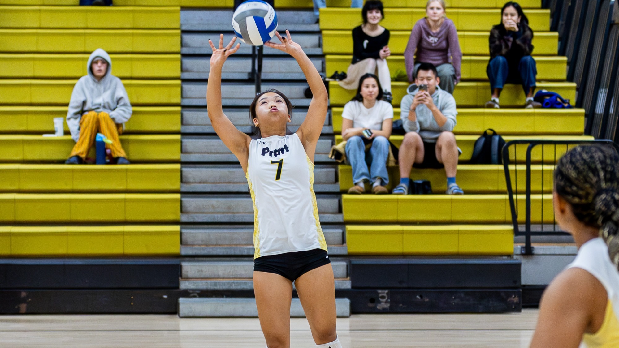 Eden Shih sets the ball