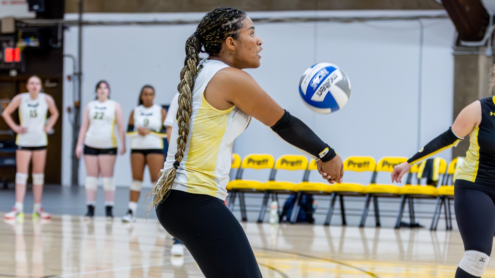 Kelsy Padilla digs a ball