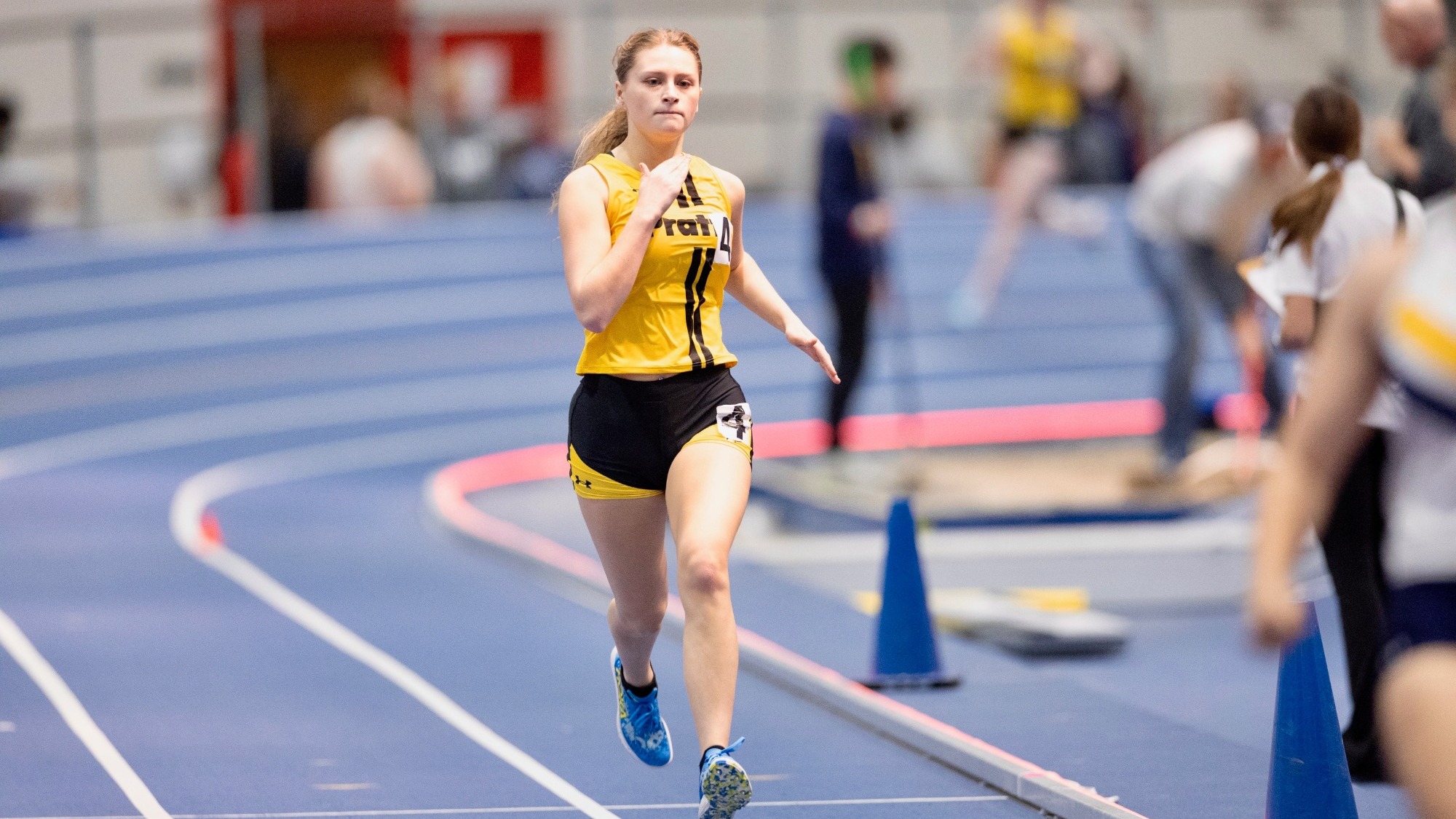 A Pratt female runner competes at the TCNJ Open