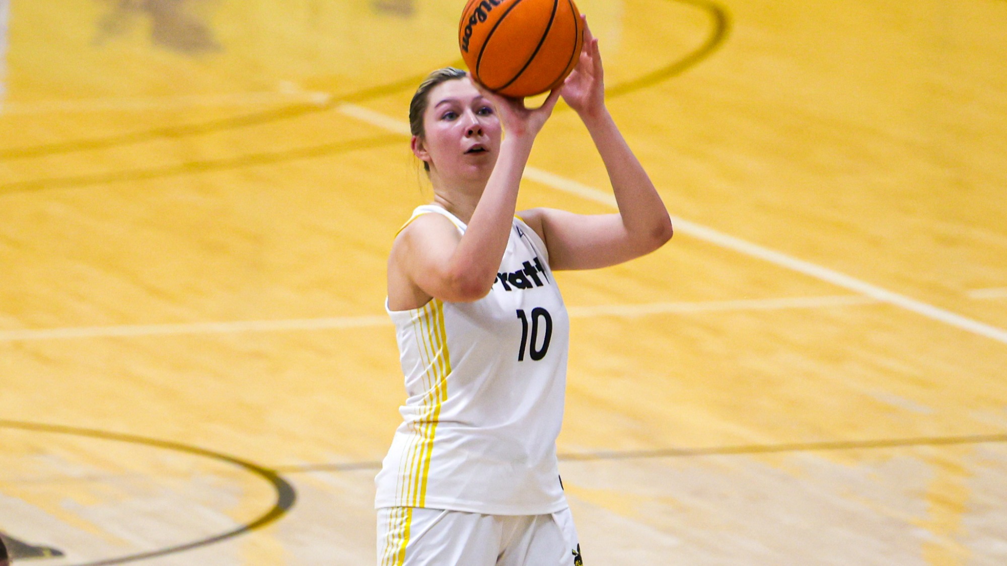 Anabela Jakelic takes a free throw